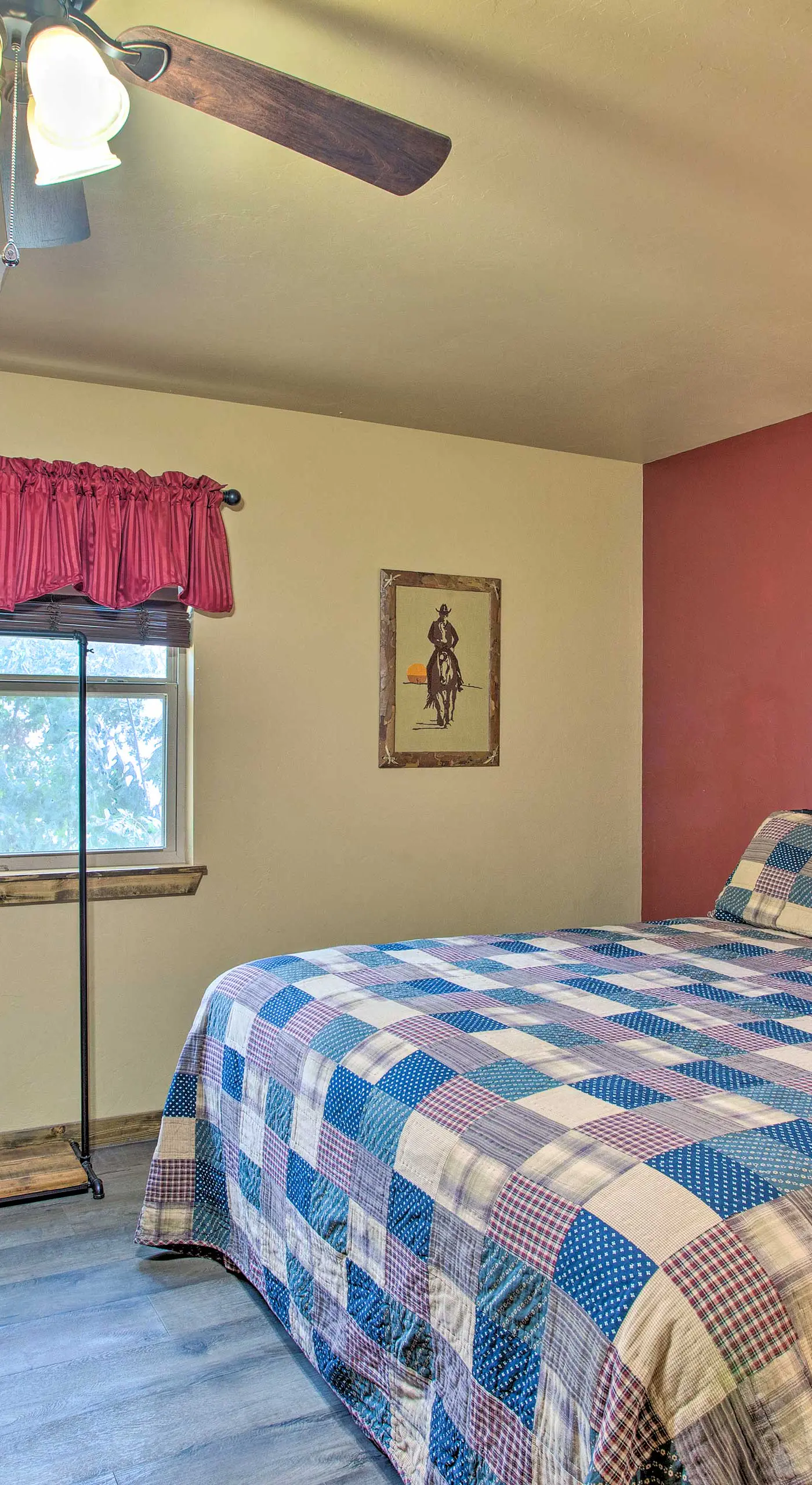 Kingston Home w/ Pickleball: Steps to Lake Texoma!
