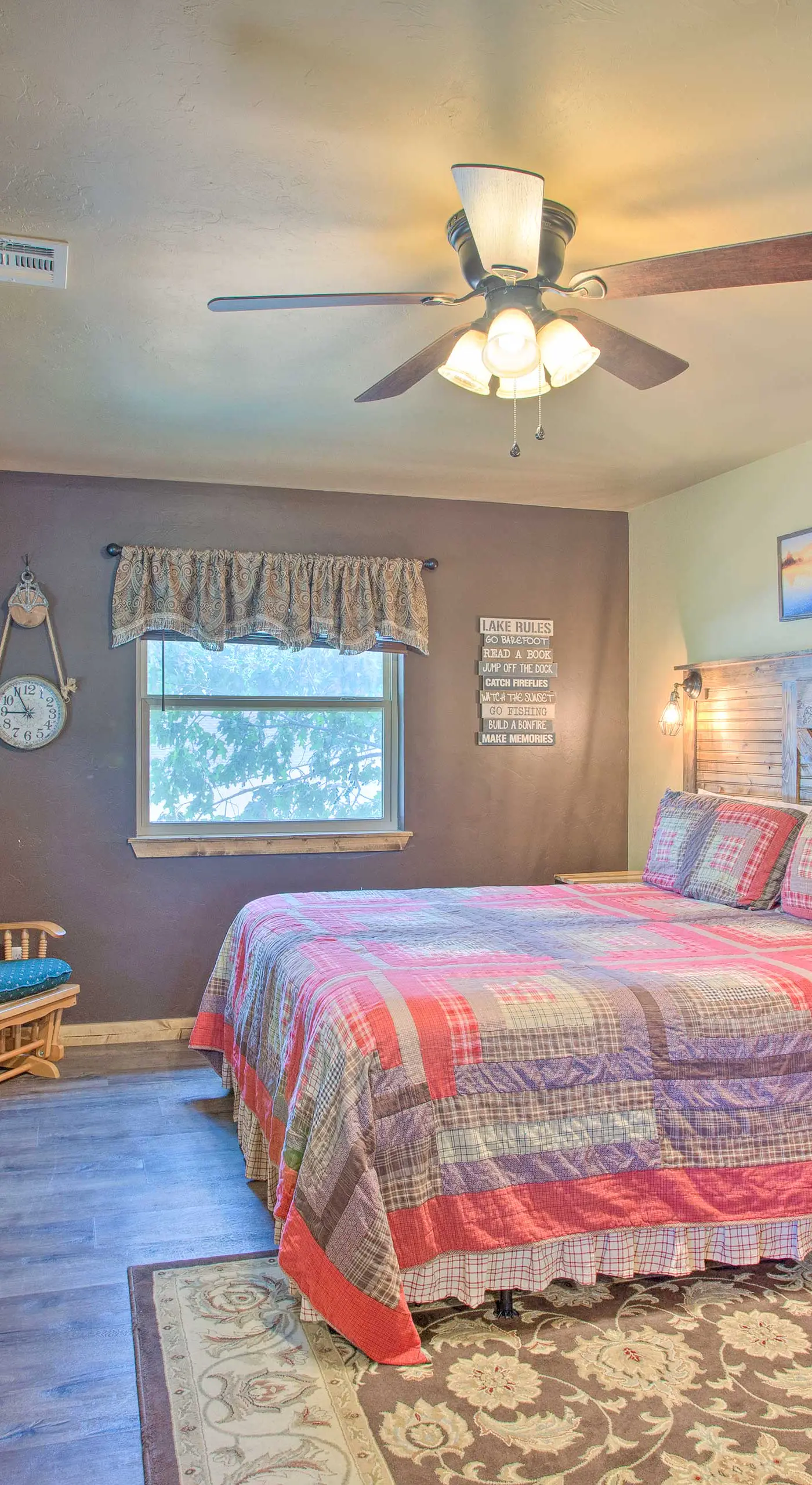 Kingston Home w/ Pickleball: Steps to Lake Texoma!