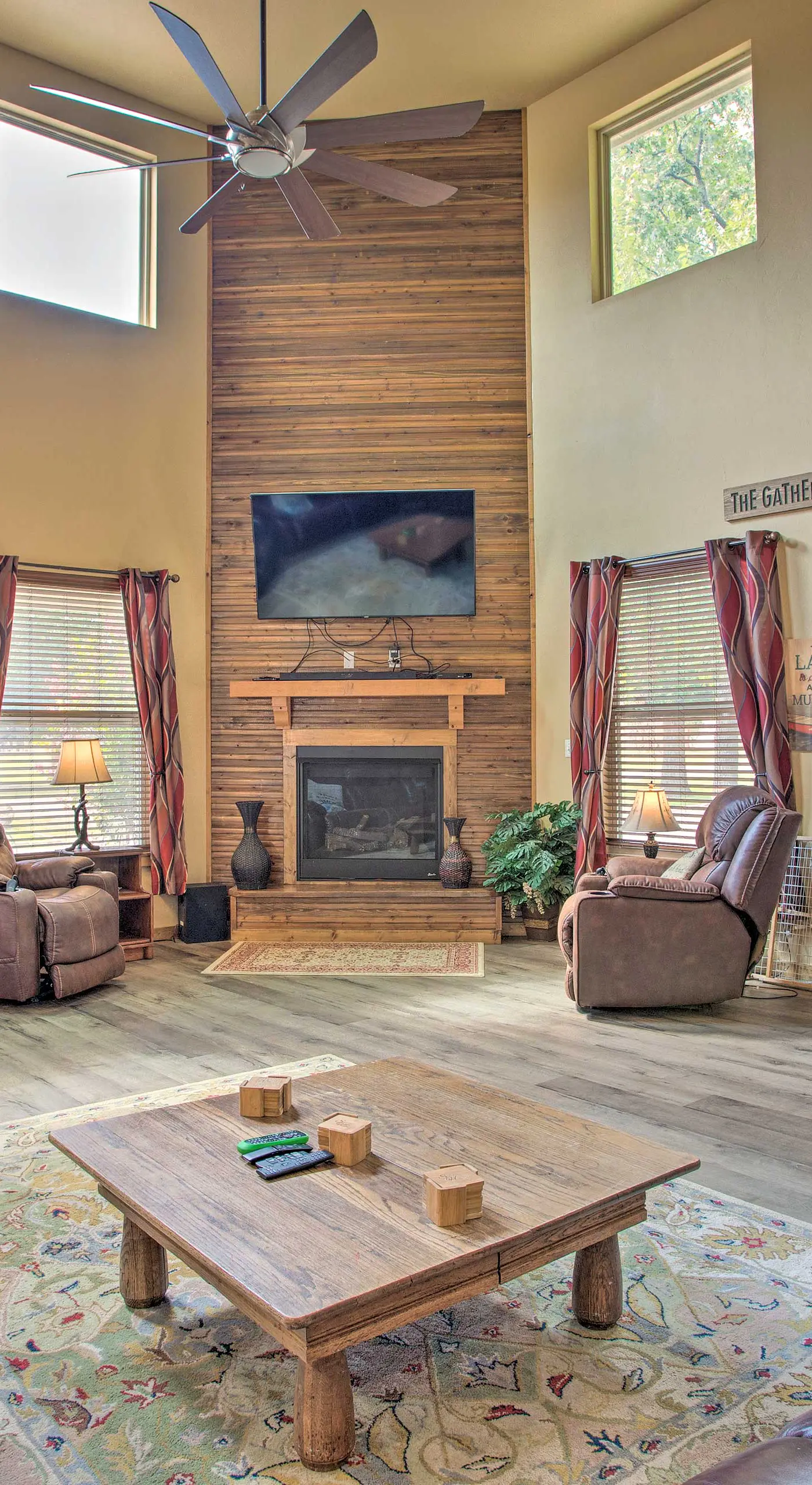 Kingston Home w/ Pickleball: Steps to Lake Texoma!