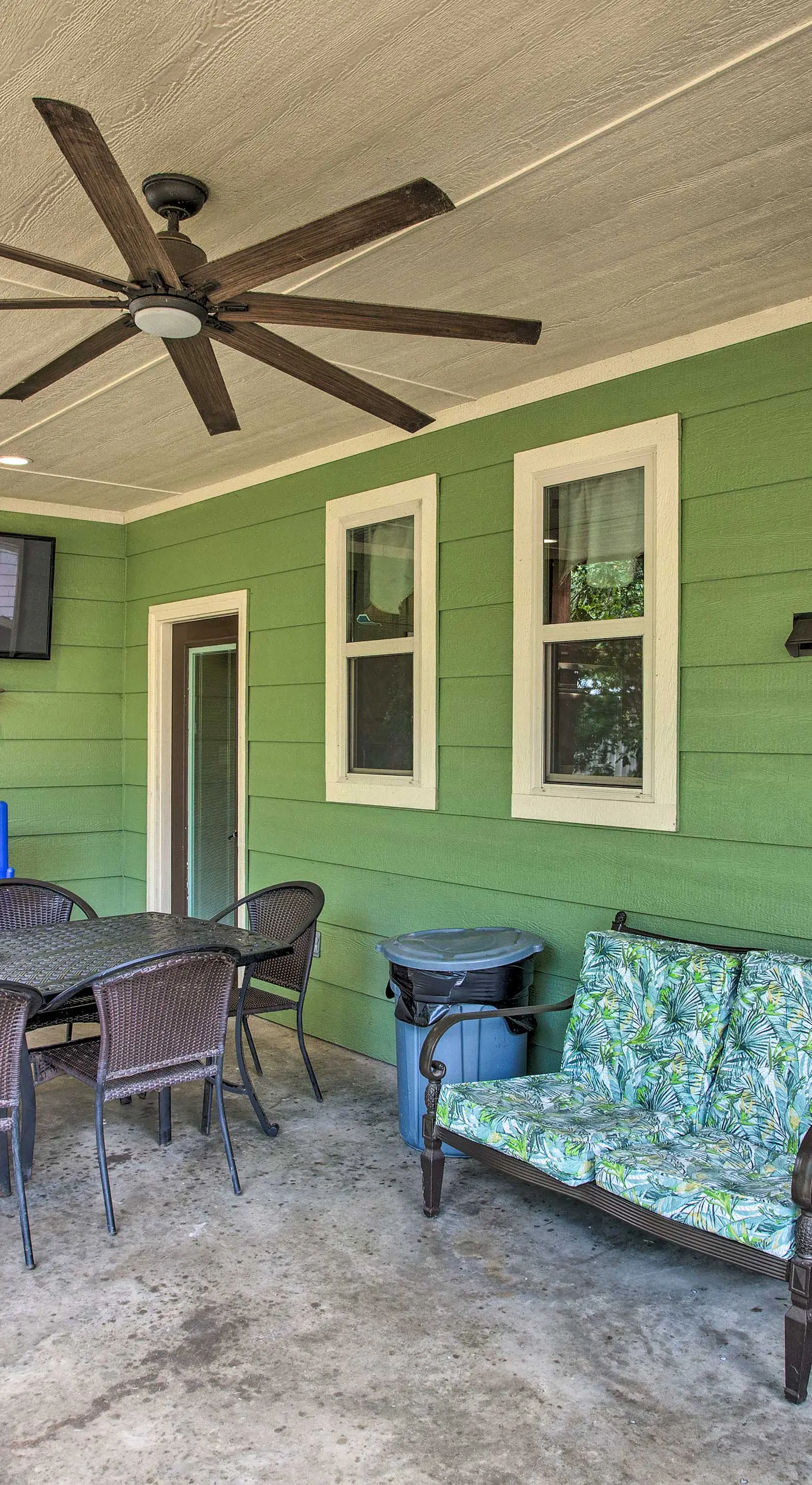 Kingston Home w/ Pickleball: Steps to Lake Texoma!