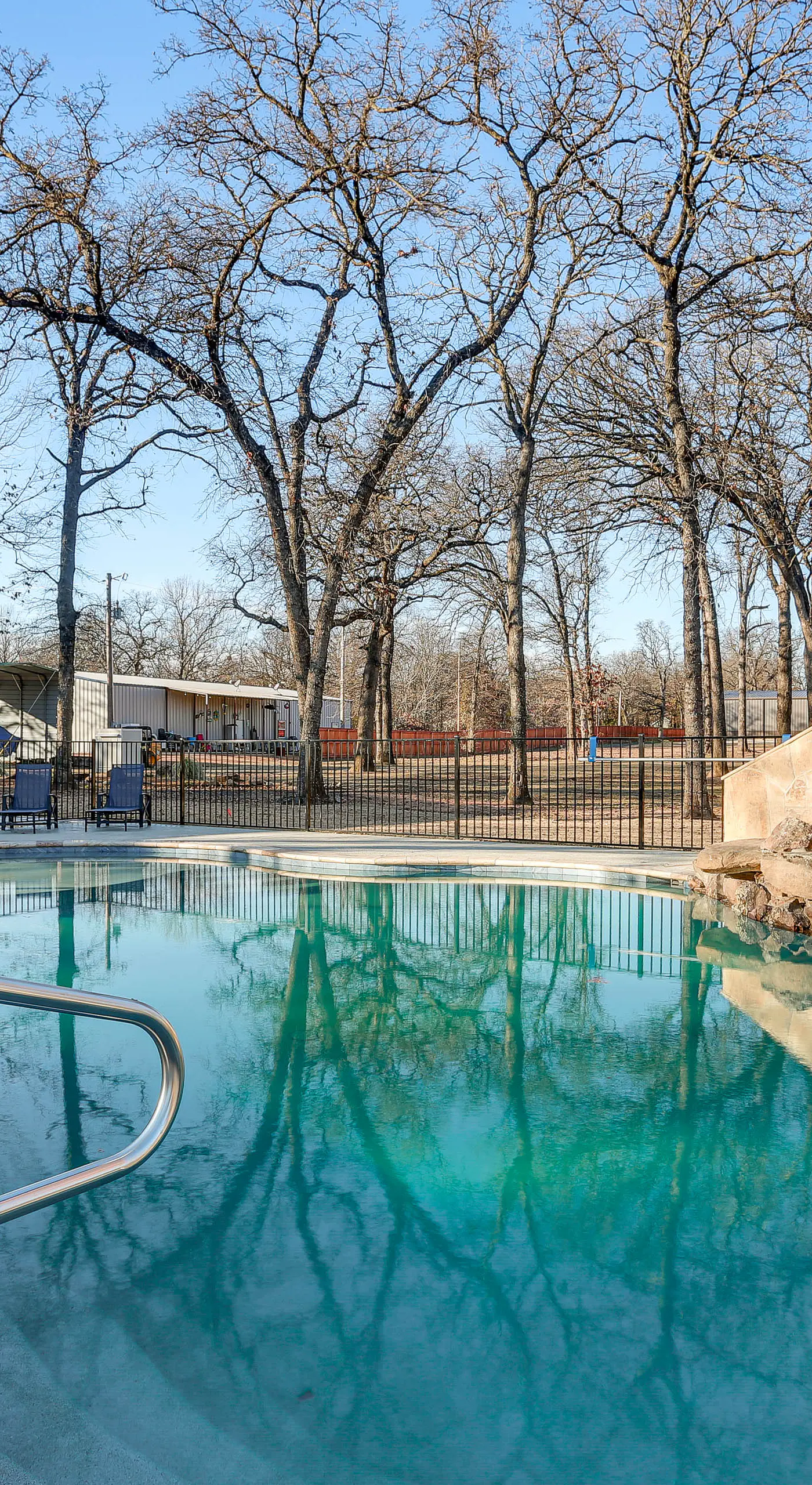 Kingston Home w/ Pickleball: Steps to Lake Texoma!