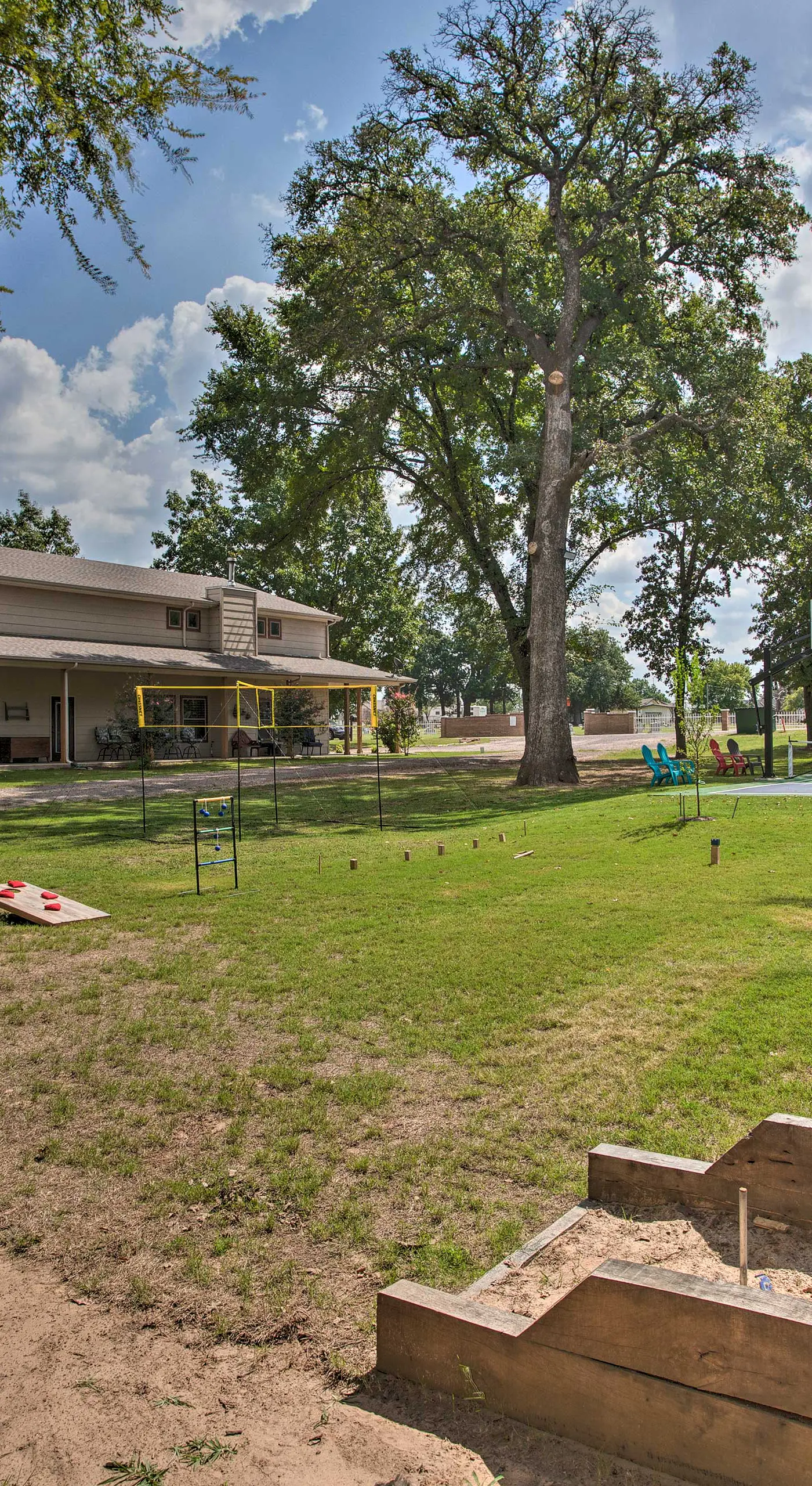 Kingston Home w/ Pickleball: Steps to Lake Texoma!