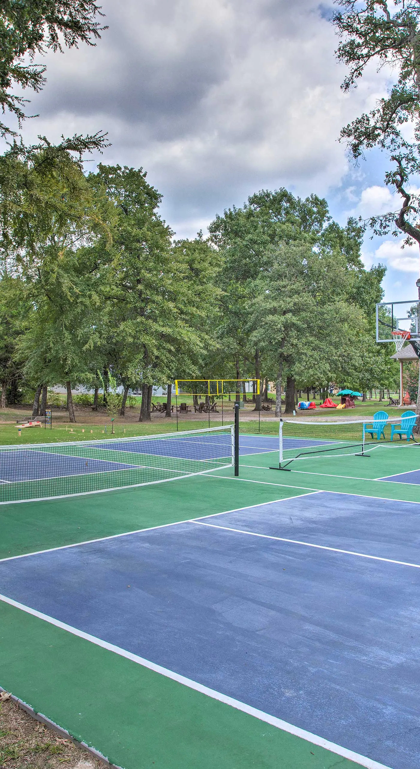 Kingston Home w/ Pickleball: Steps to Lake Texoma!