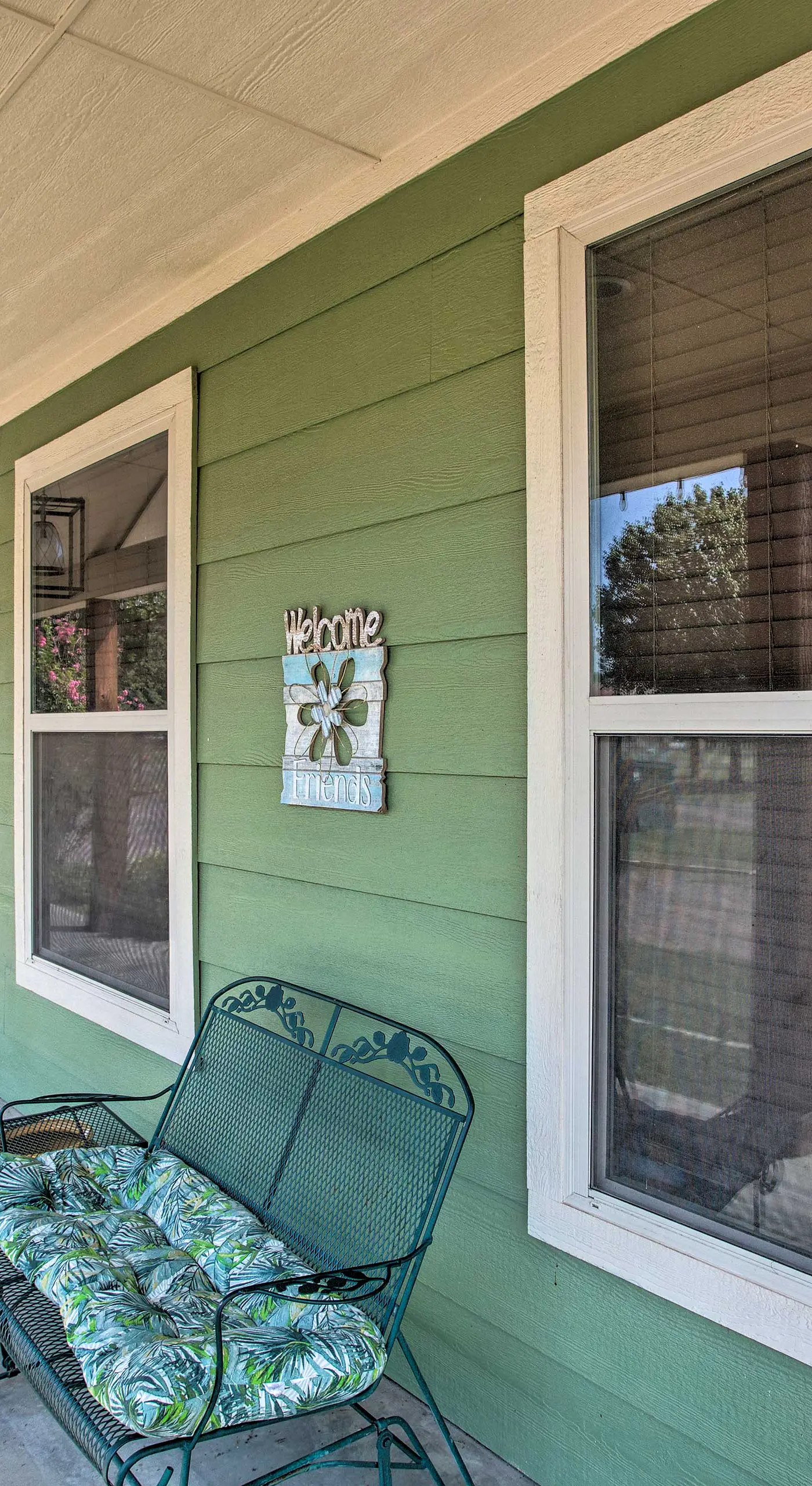 Kingston Home w/ Pickleball: Steps to Lake Texoma!