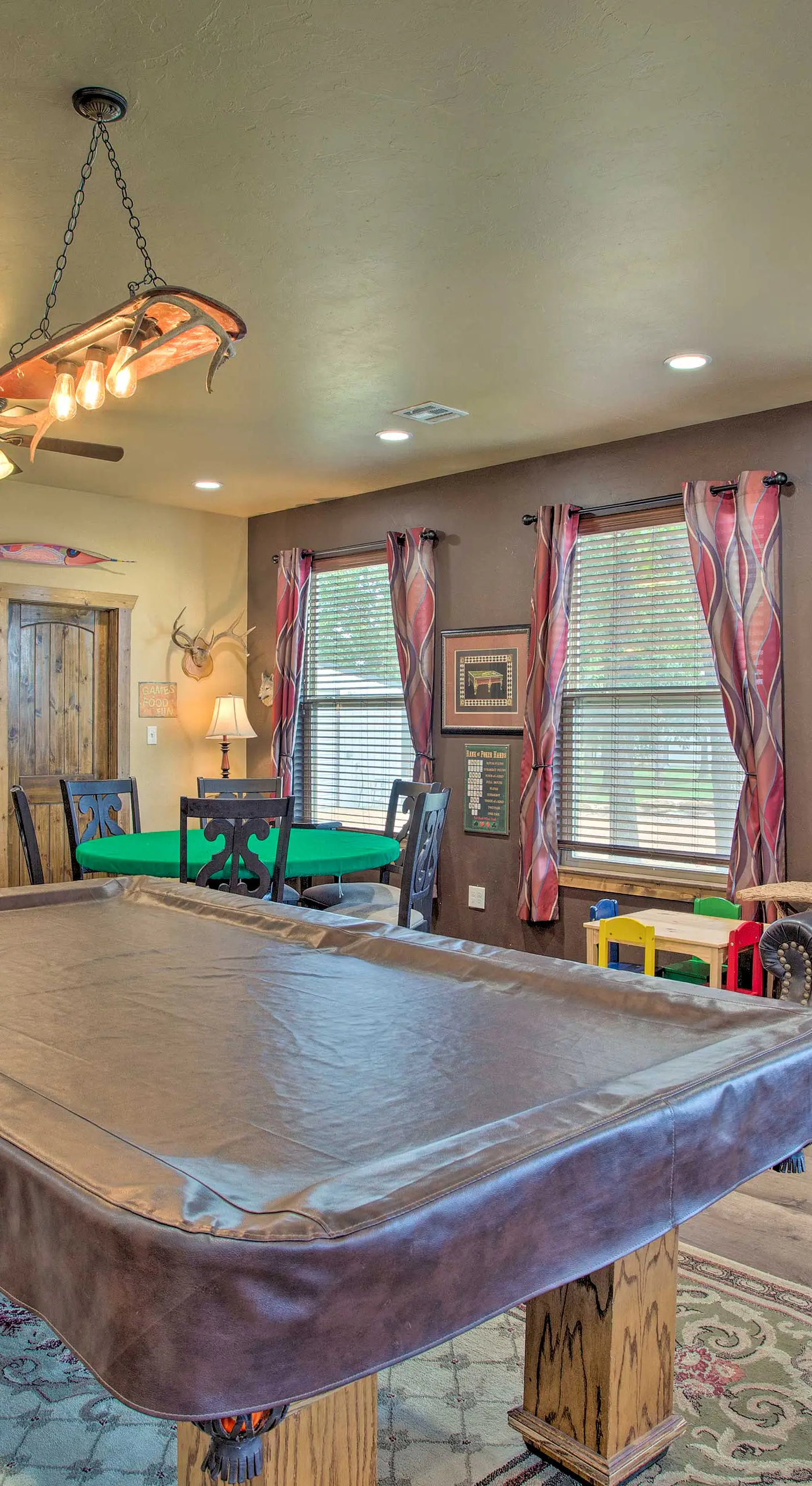 Kingston Home w/ Pickleball: Steps to Lake Texoma!
