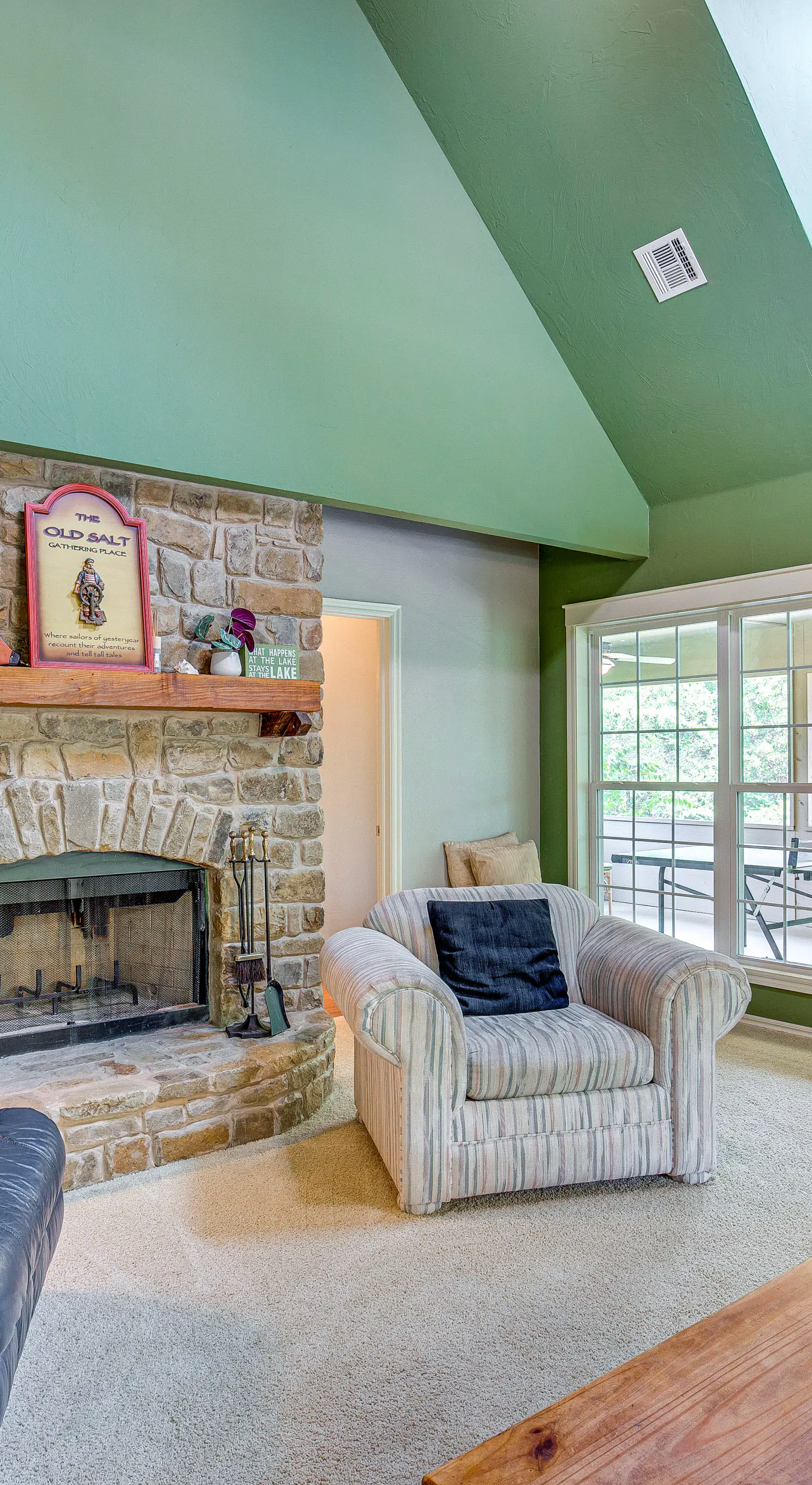 1/2 Mi to Lake Texoma: Home w/ Fire Pit & Grill!
