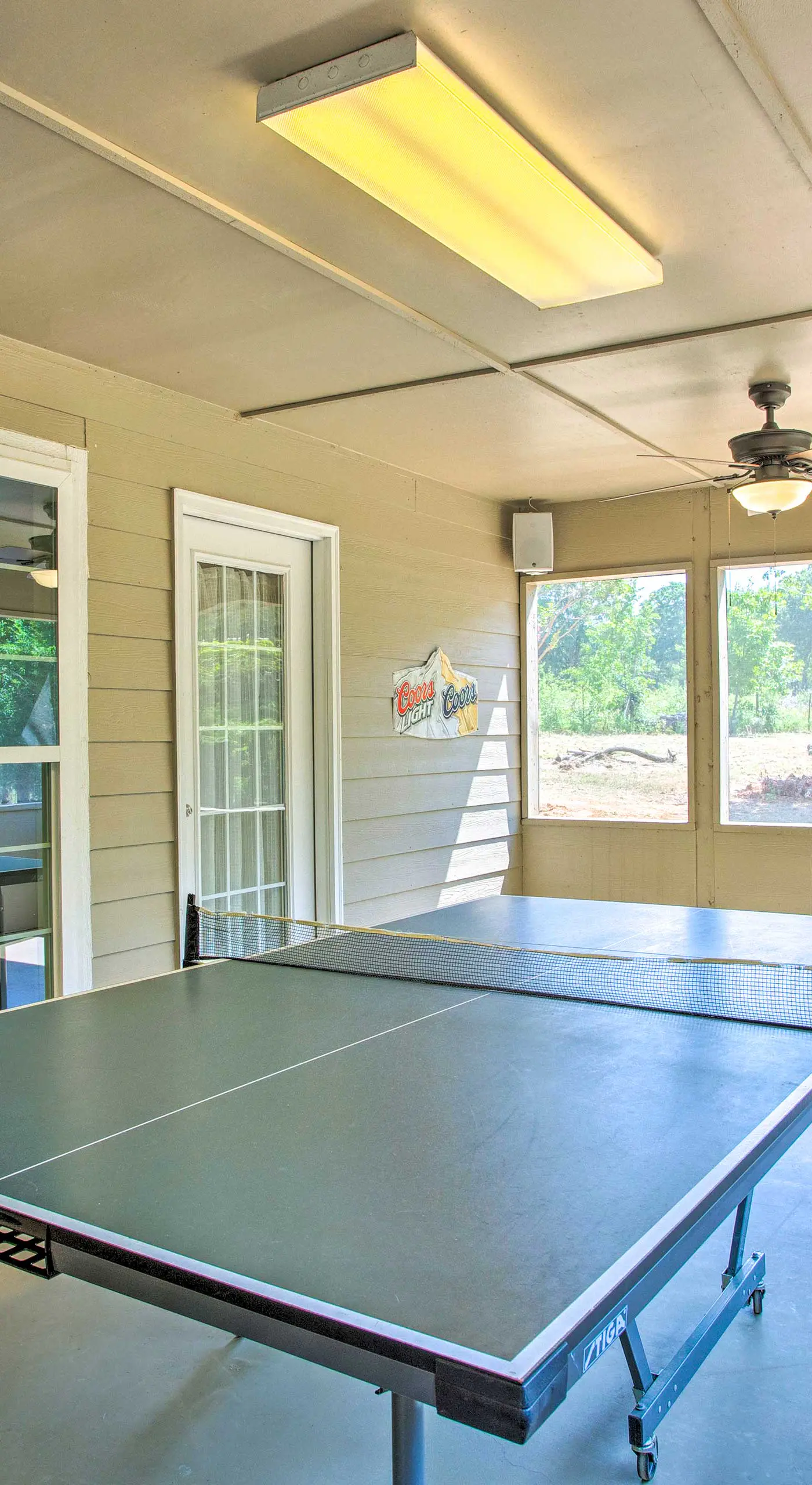 1/2 Mi to Lake Texoma: Home w/ Fire Pit & Grill!