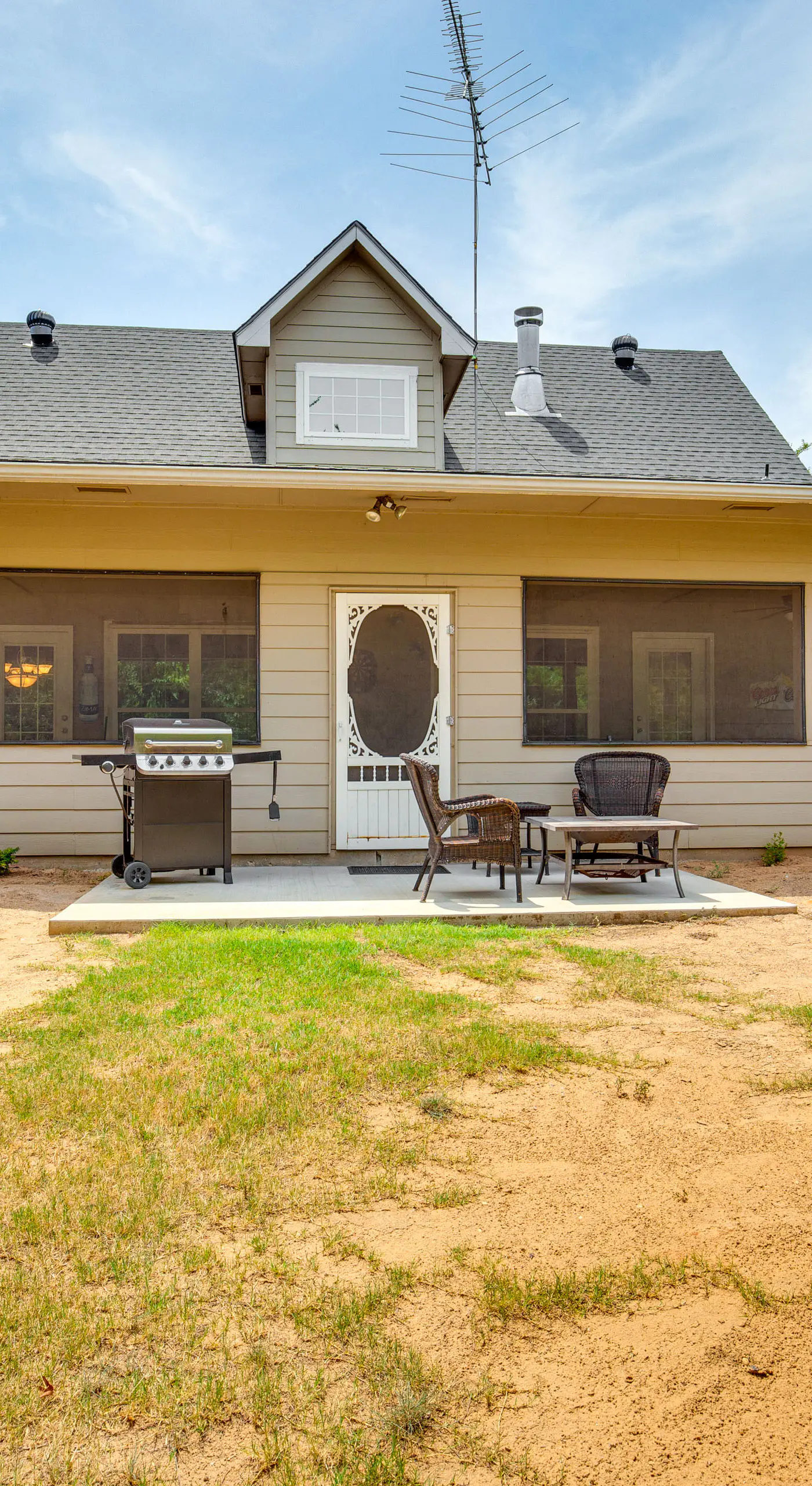 1/2 Mi to Lake Texoma: Home w/ Fire Pit & Grill!