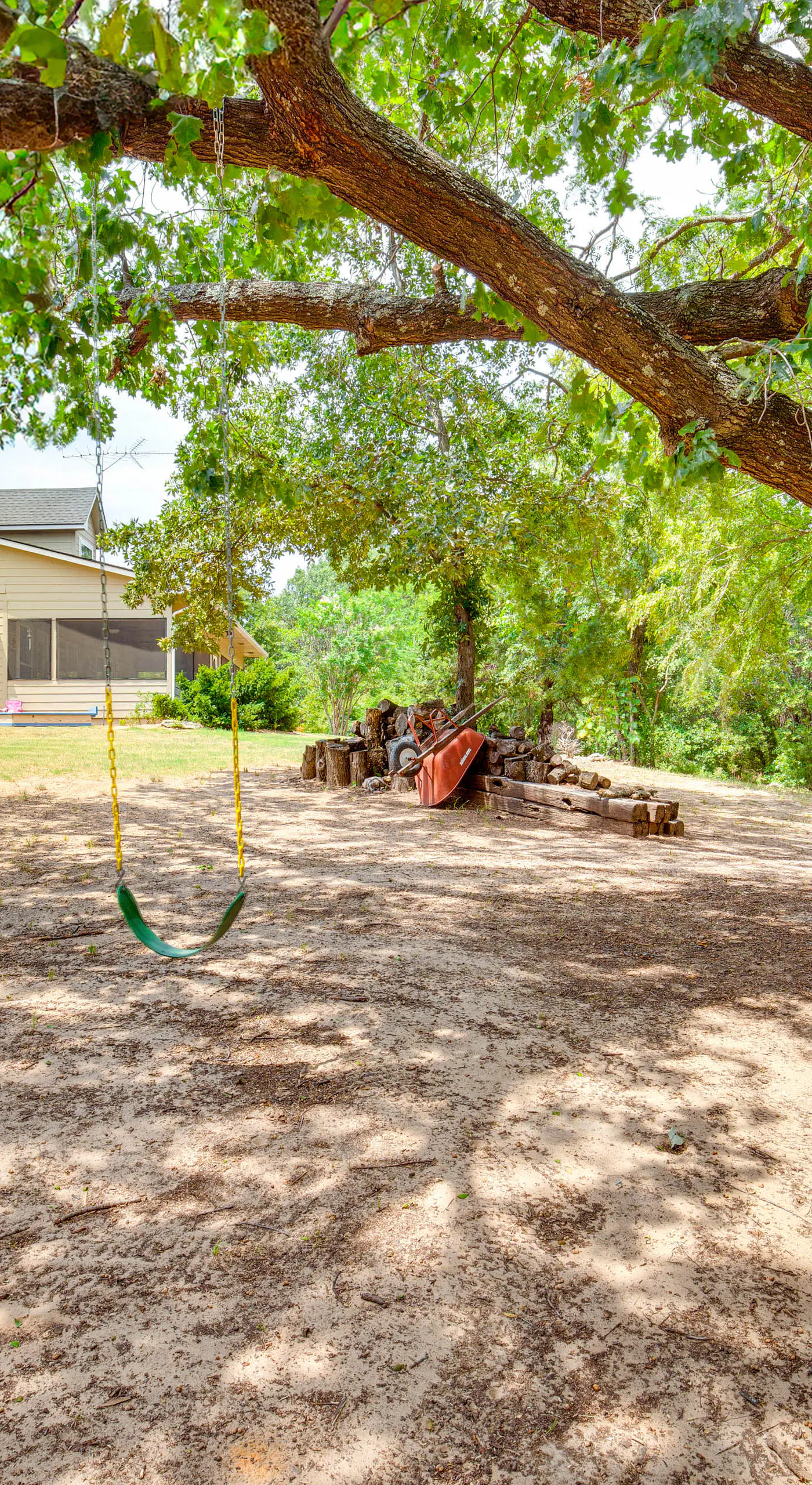 1/2 Mi to Lake Texoma: Home w/ Fire Pit & Grill!