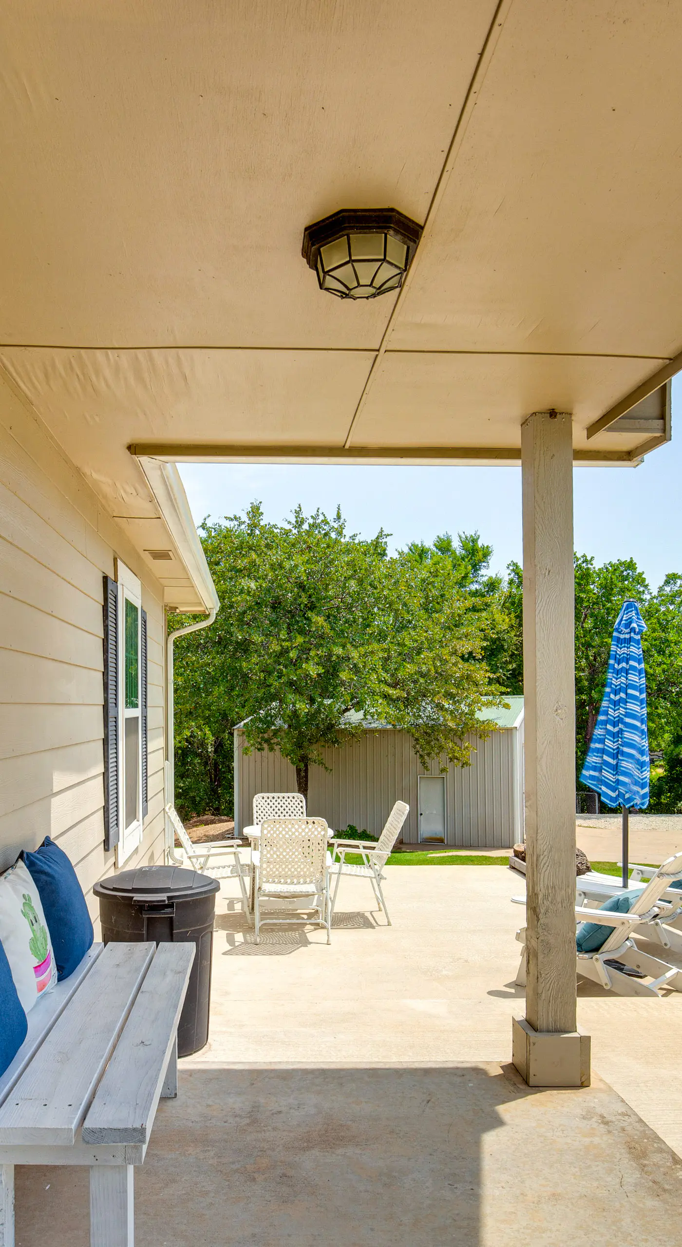 1/2 Mi to Lake Texoma: Home w/ Fire Pit & Grill!