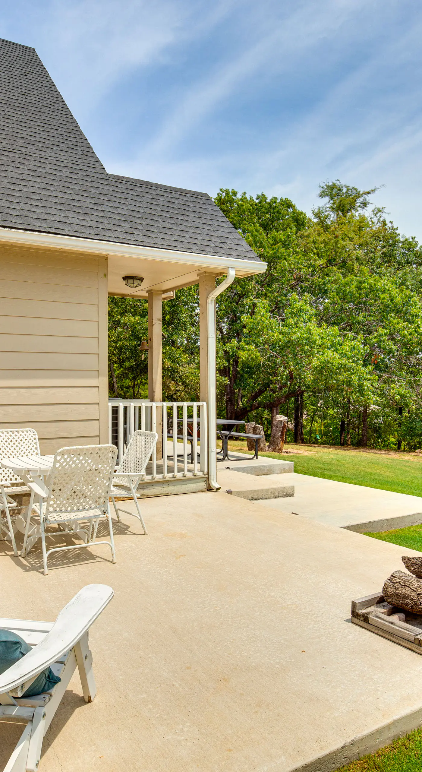 1/2 Mi to Lake Texoma: Home w/ Fire Pit & Grill!