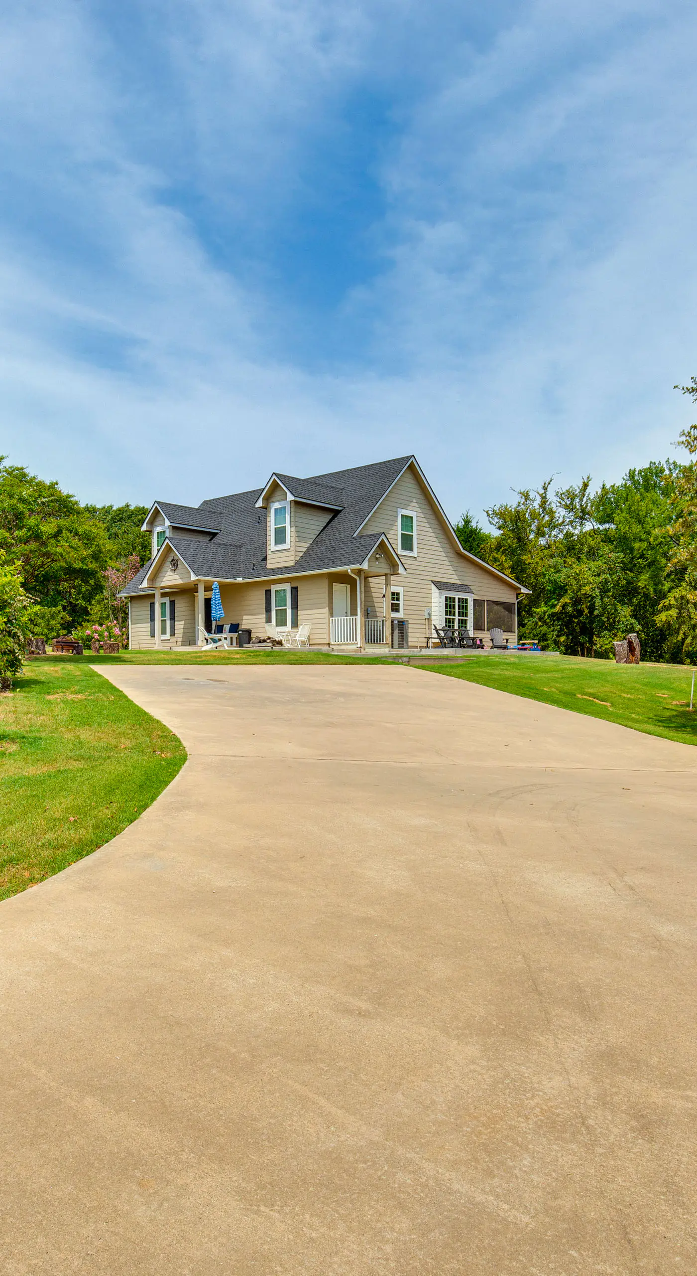 1/2 Mi to Lake Texoma: Home w/ Fire Pit & Grill!