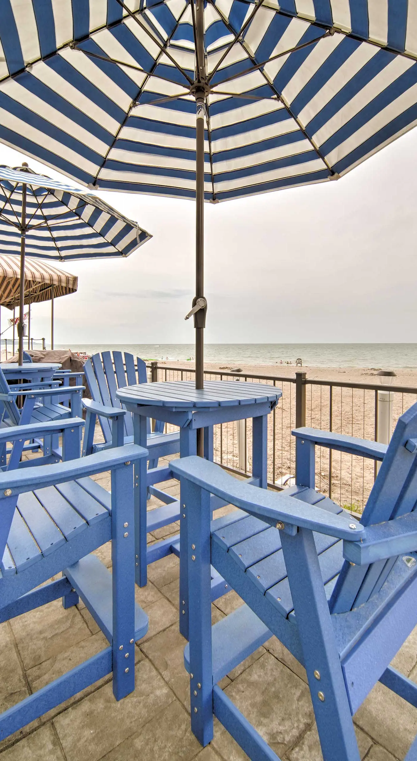 1 Mi to Presque Isle: Waterfront Lake Erie Cottage