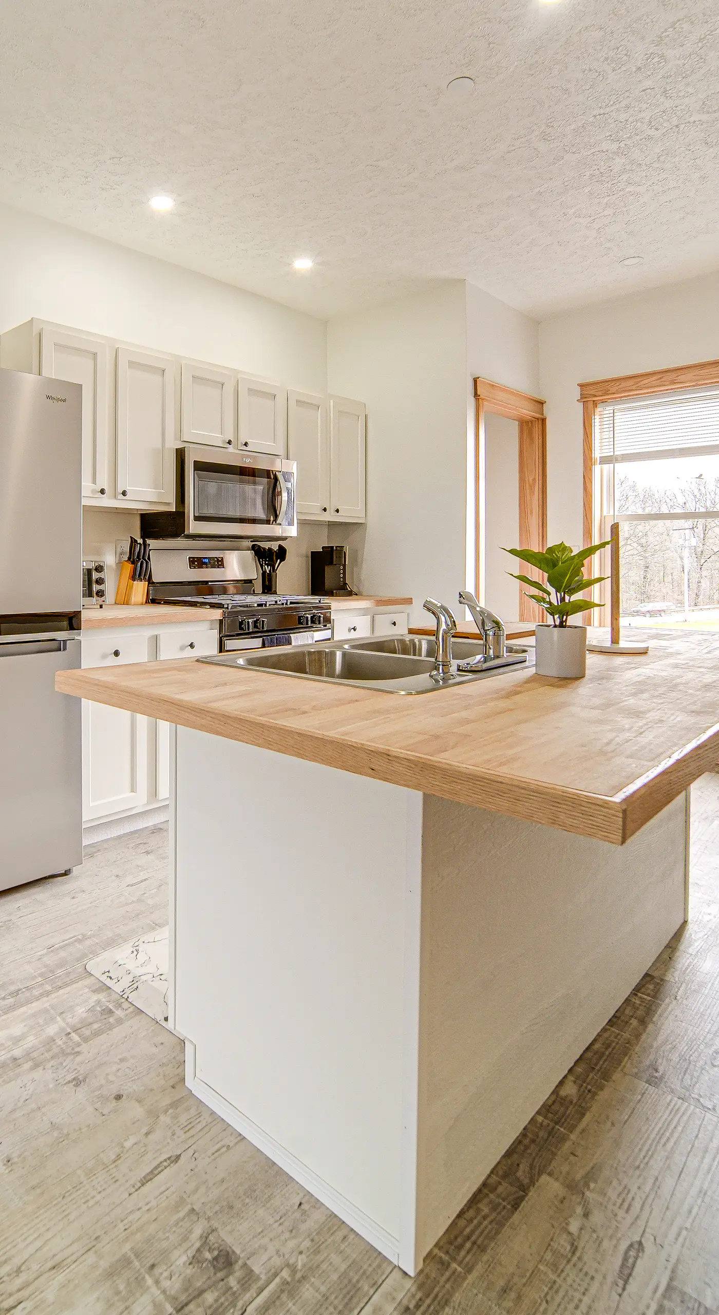 4 Mi to Lake Erie: Condo w/ Golf Course Views!