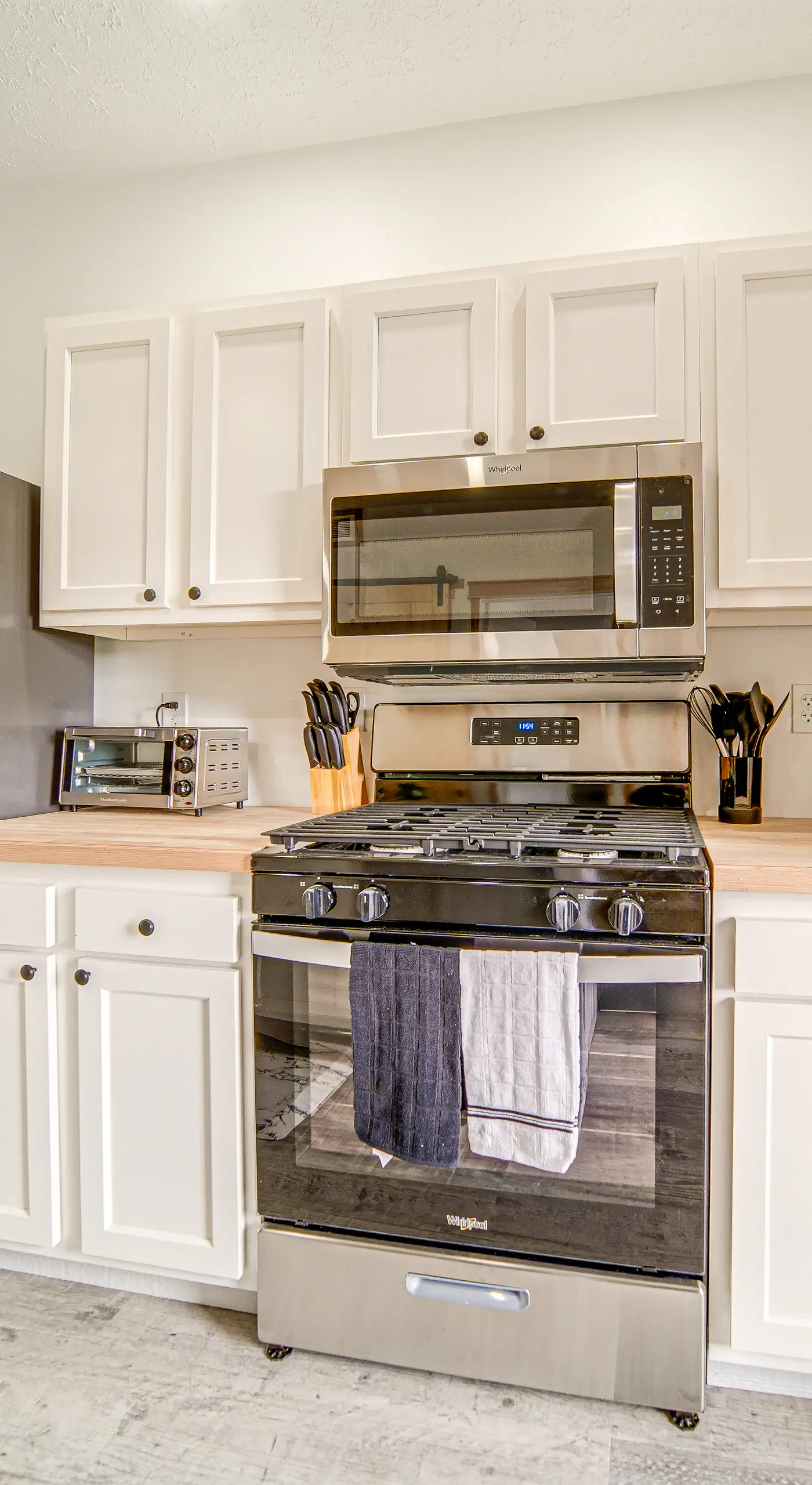 4 Mi to Lake Erie: Condo w/ Golf Course Views!