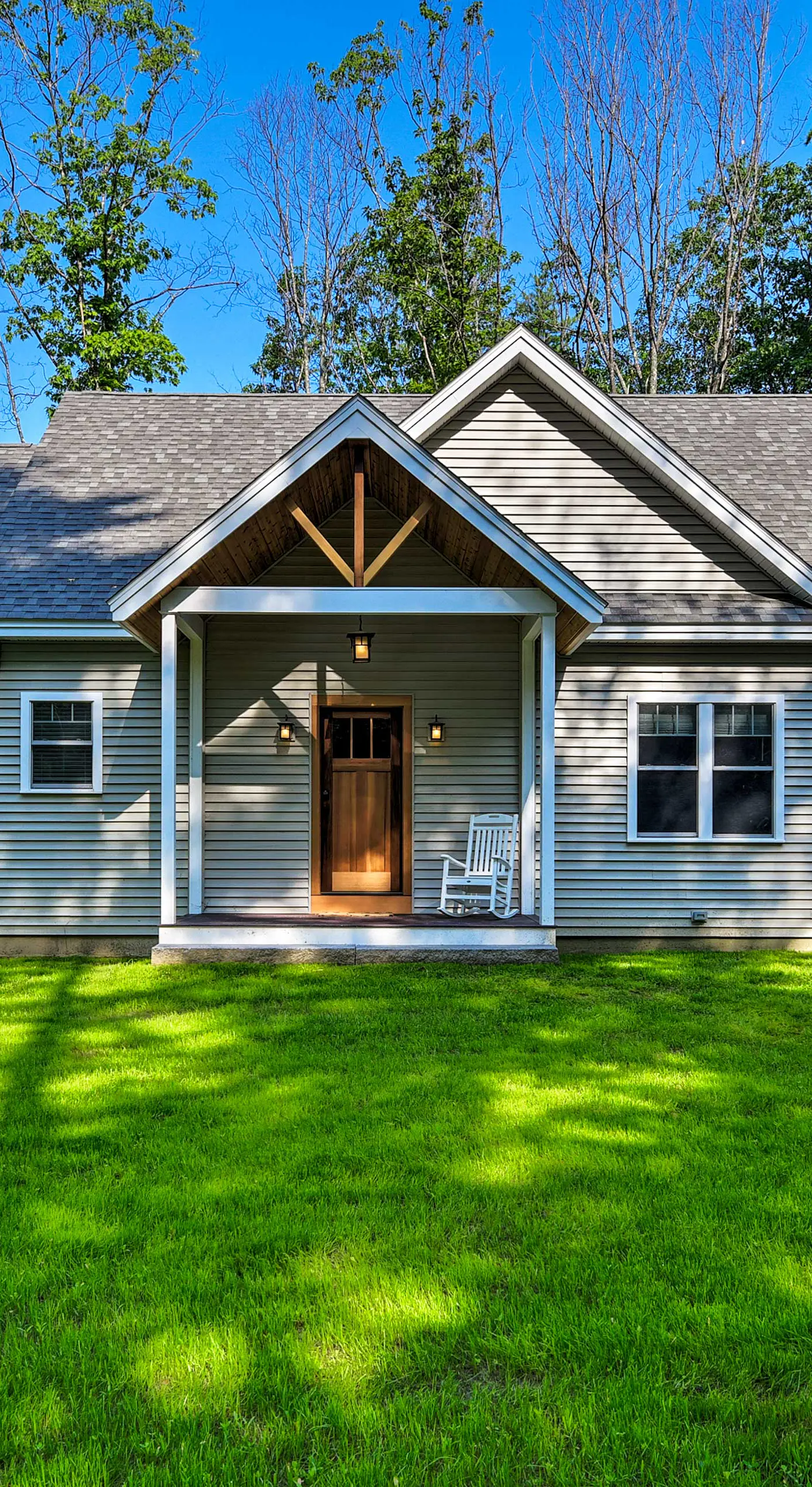 Covered Deck, Grill & Game Room: Gilford House!