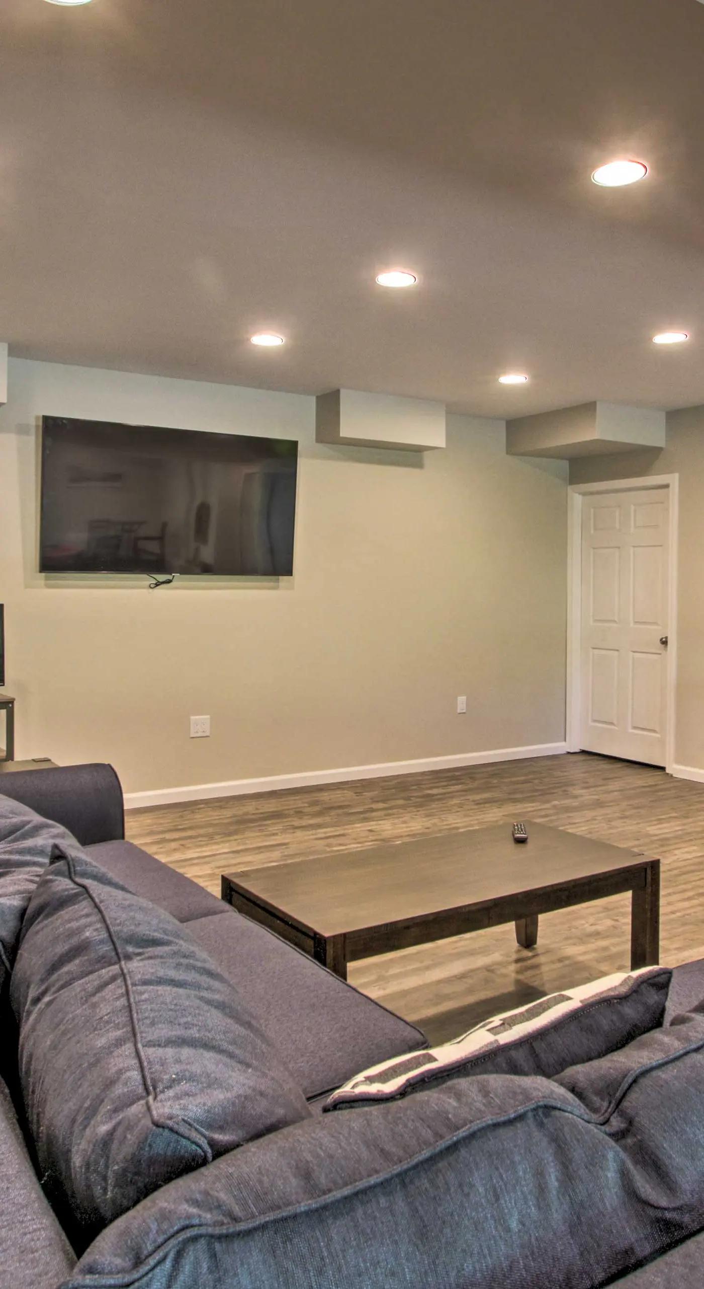 Covered Deck, Grill & Game Room: Gilford House!