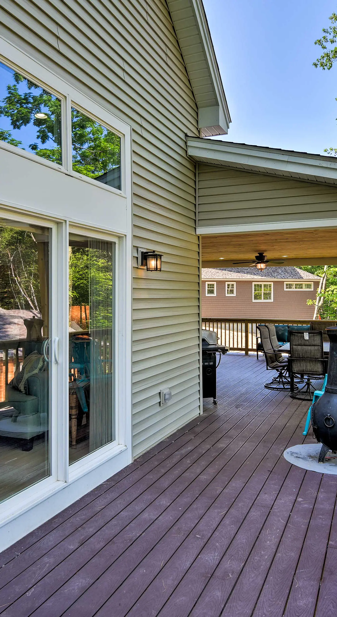 Covered Deck, Grill & Game Room: Gilford House!