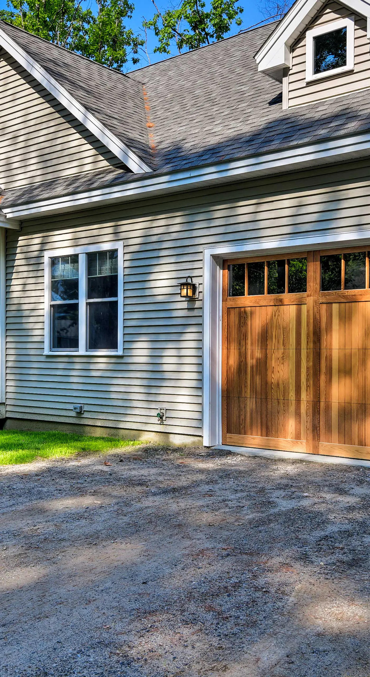 Covered Deck, Grill & Game Room: Gilford House!