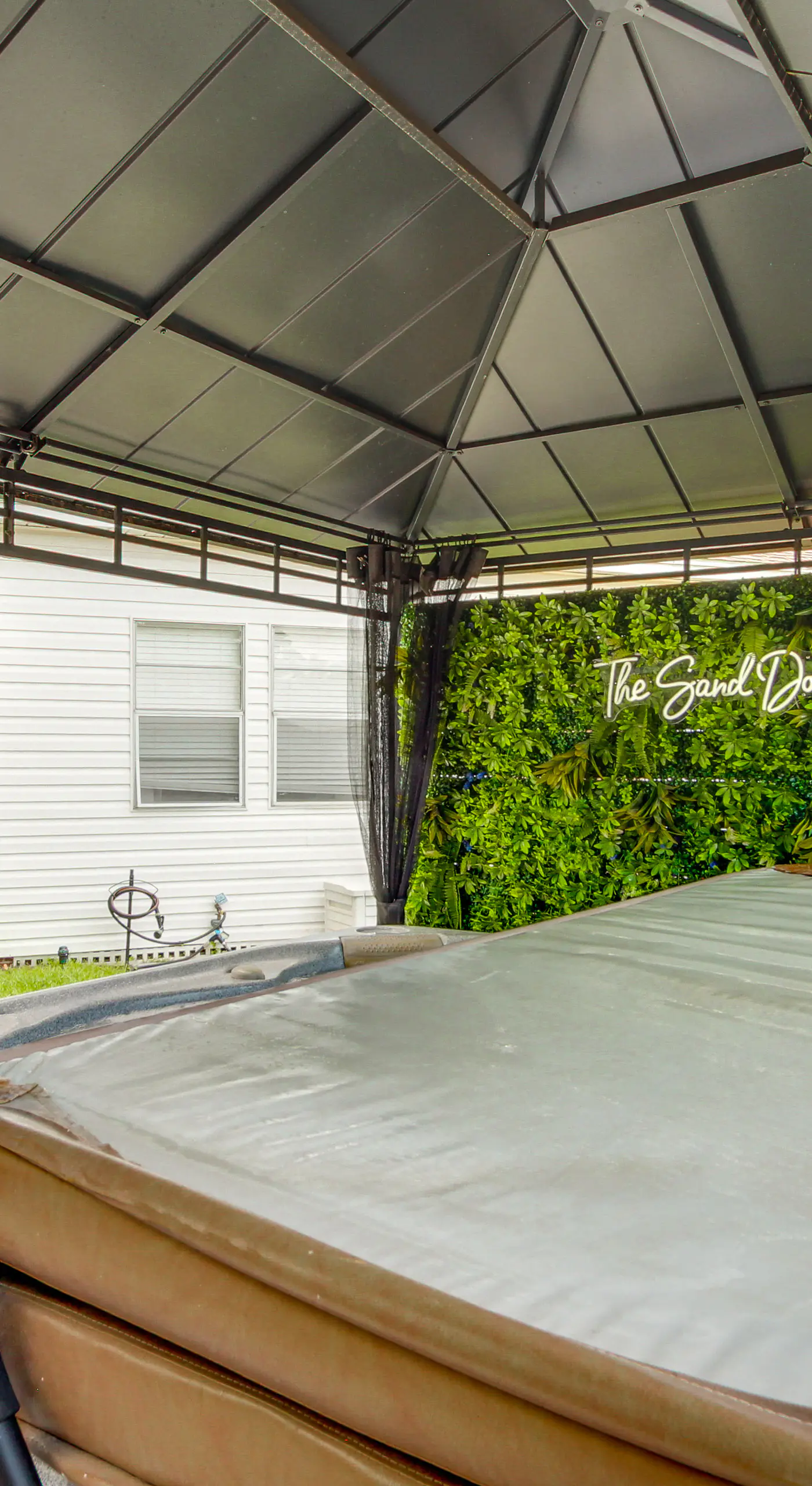 Hot Tub & Private Backyard! Gulfport Group Getaway