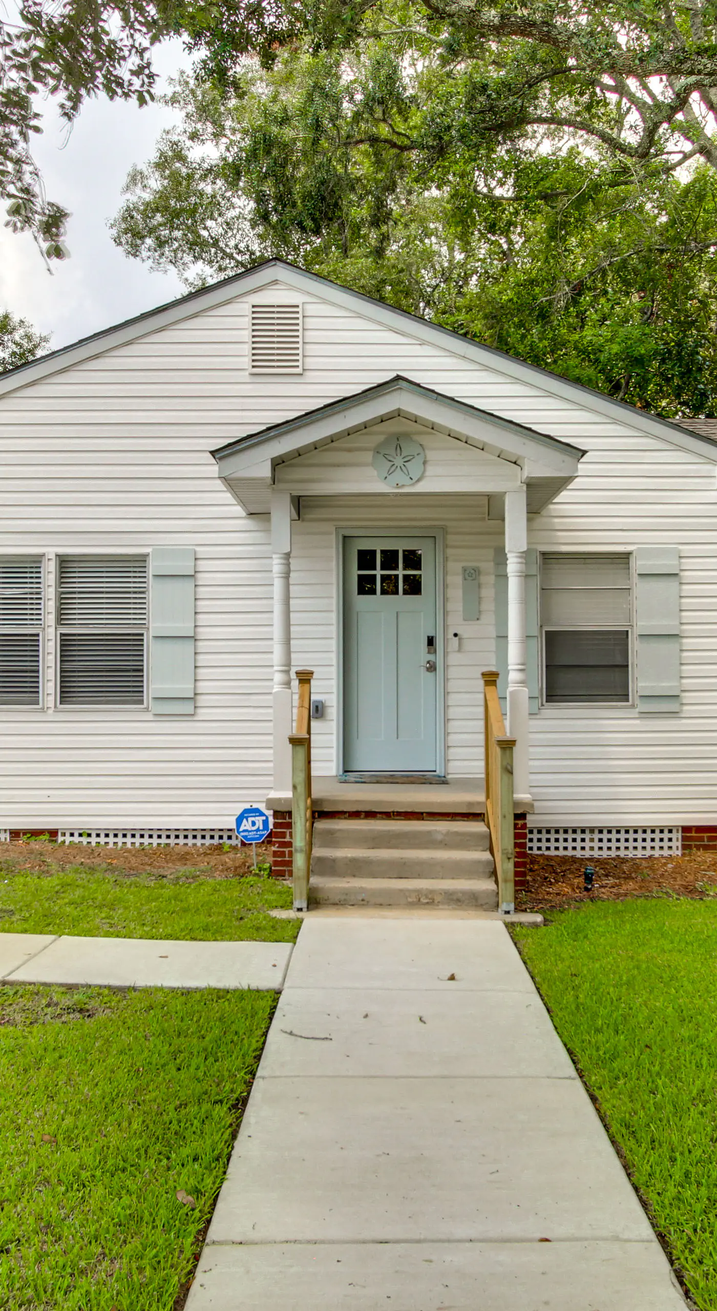 Hot Tub & Private Backyard! Gulfport Group Getaway