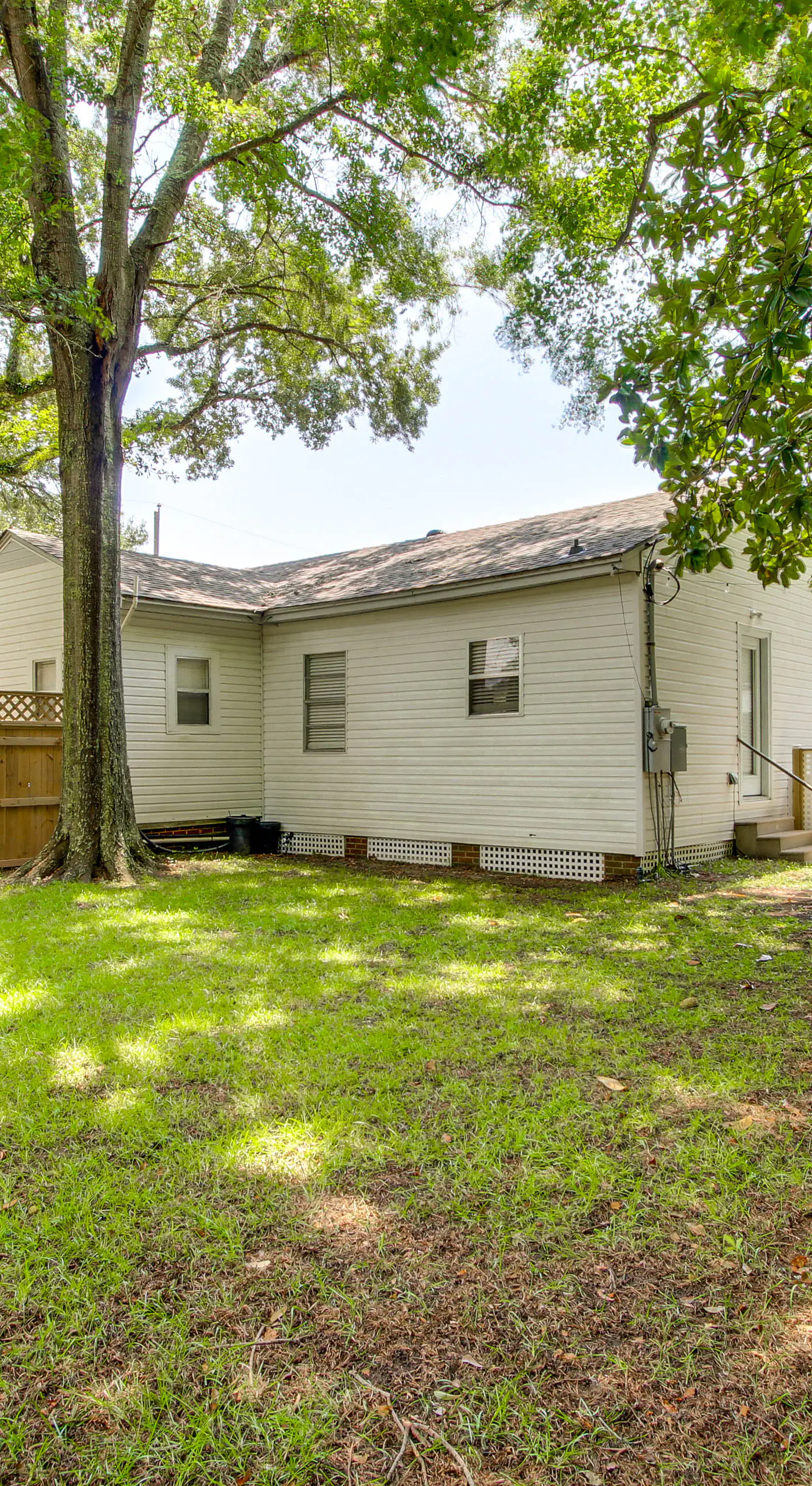 Hot Tub & Private Backyard! Gulfport Group Getaway