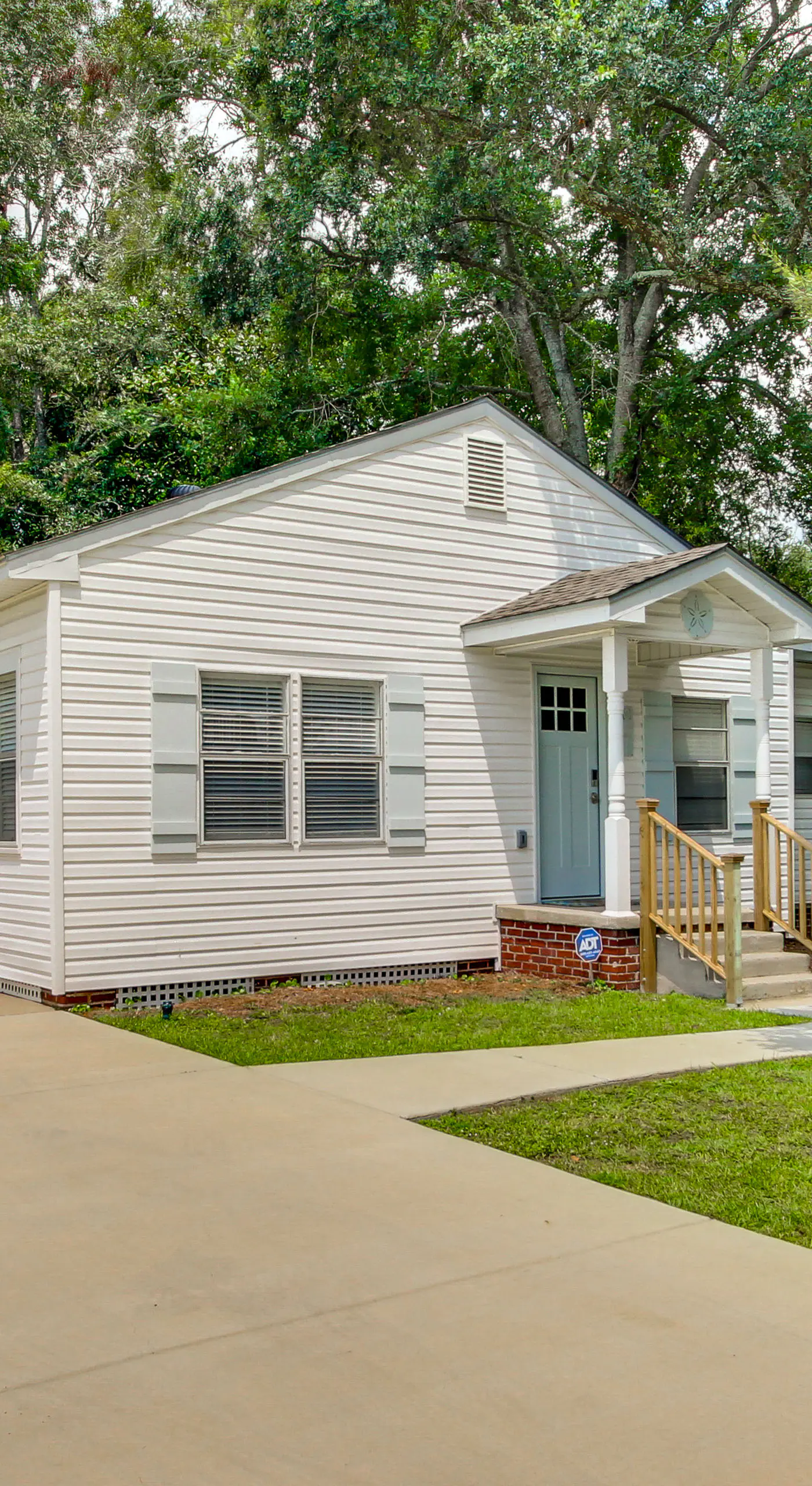 Hot Tub & Private Backyard! Gulfport Group Getaway