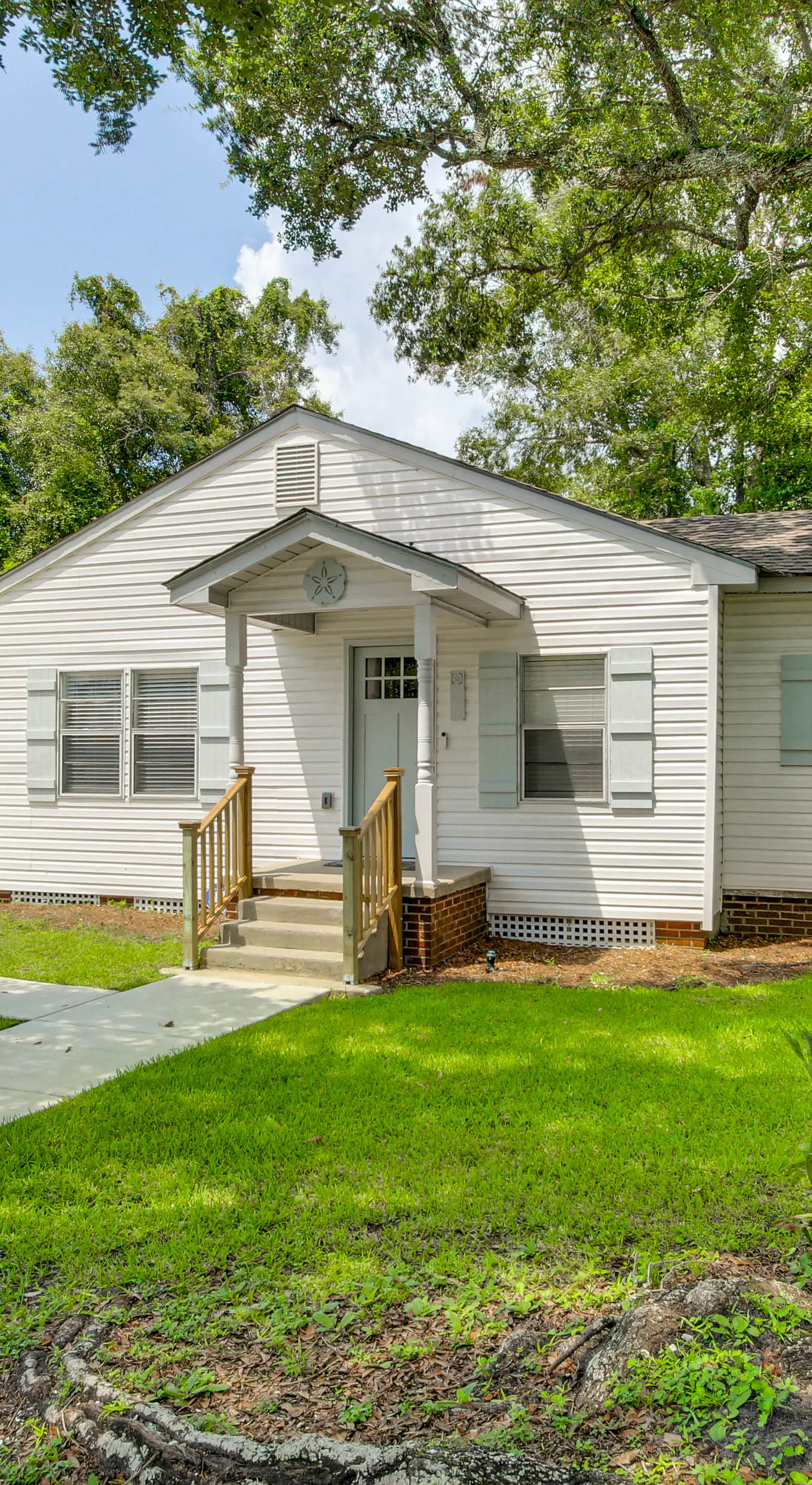 Hot Tub & Private Backyard! Gulfport Group Getaway