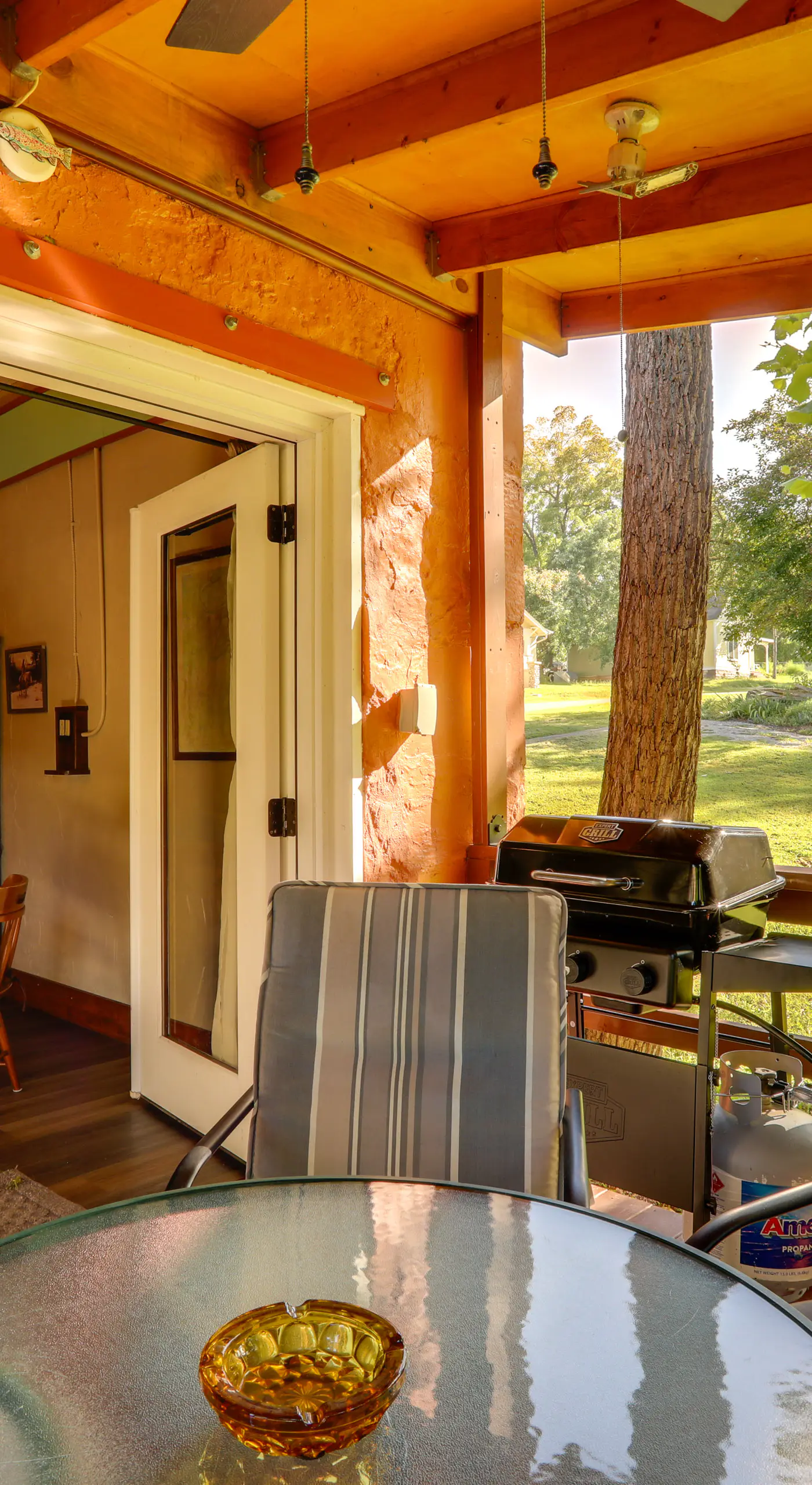 Walk to White River: Cozy Studio, Driftys Hideaway