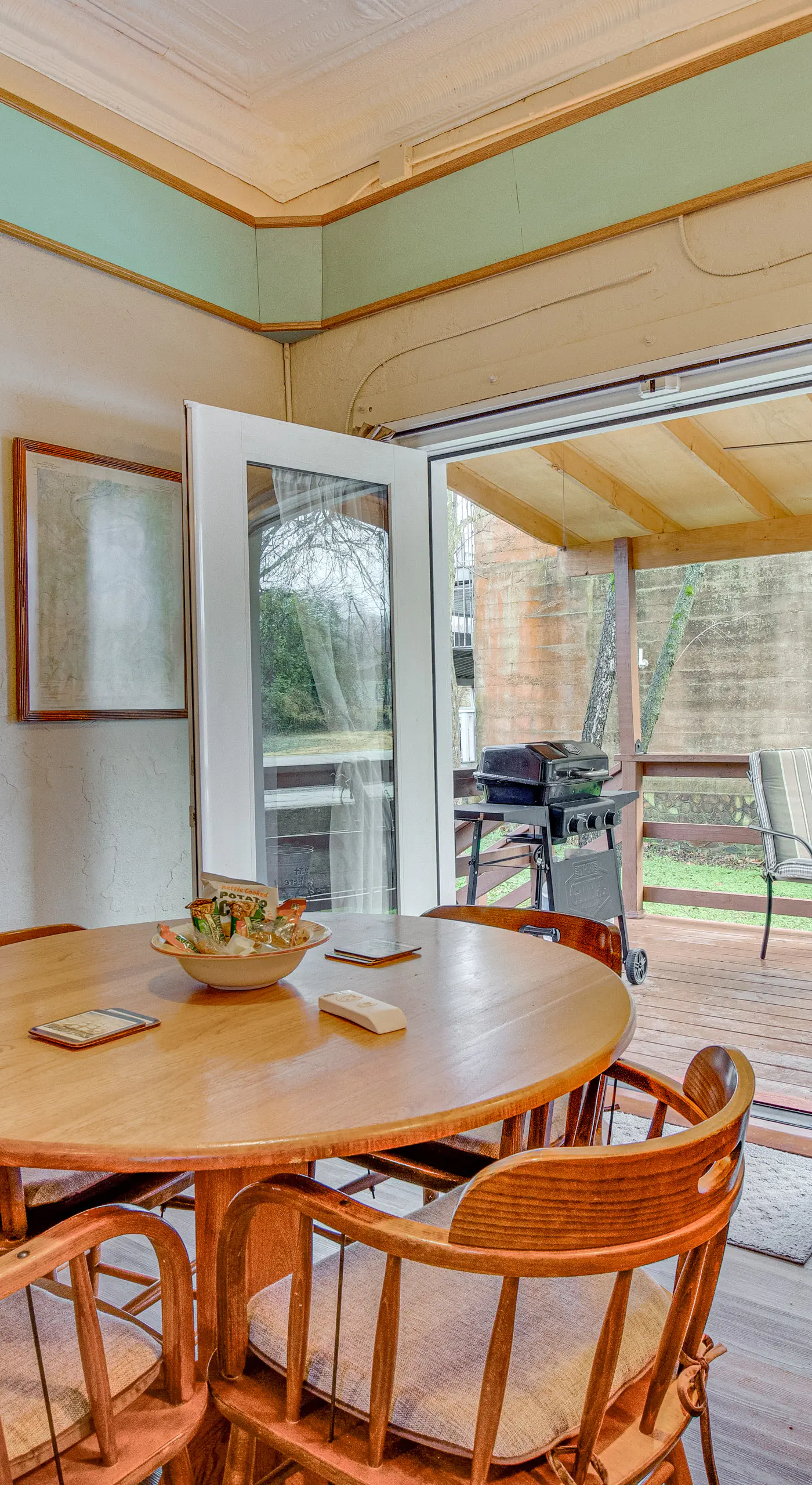 Walk to White River: Cozy Studio, Driftys Hideaway