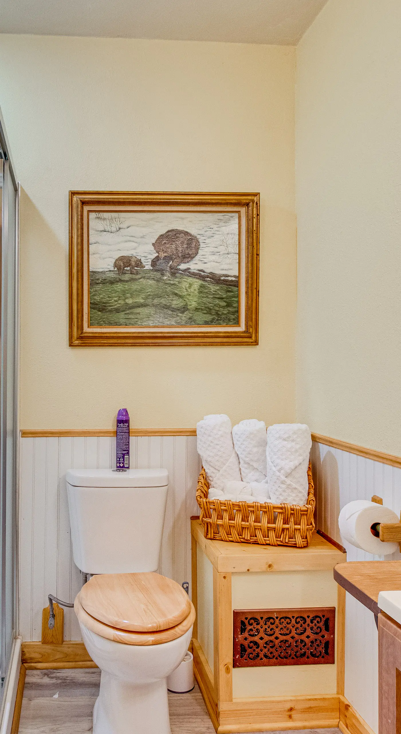 Walk to White River: Cozy Studio, Driftys Hideaway