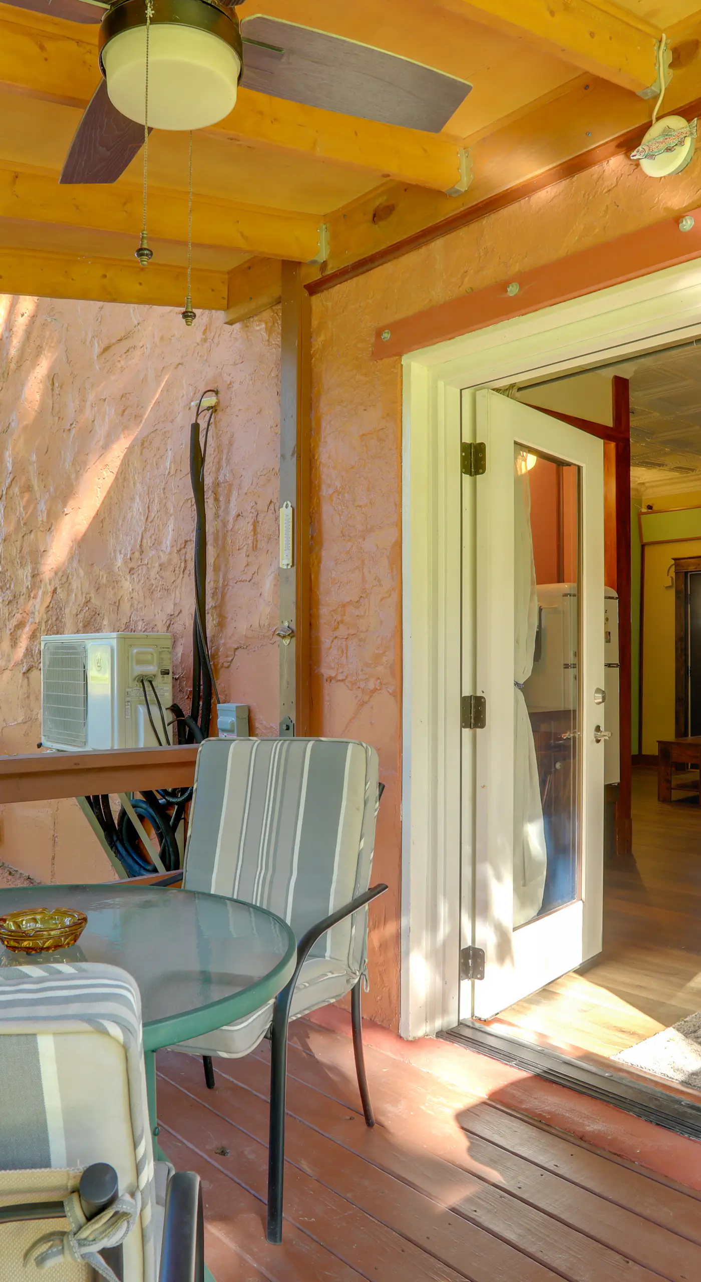 Walk to White River: Cozy Studio, Driftys Hideaway