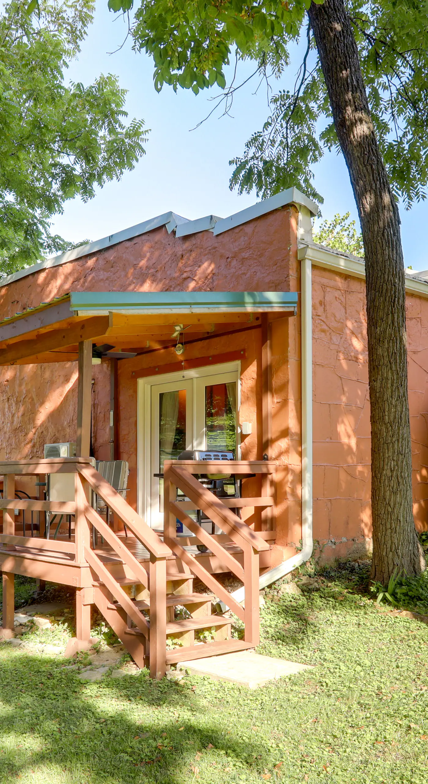 Walk to White River: Cozy Studio, Driftys Hideaway