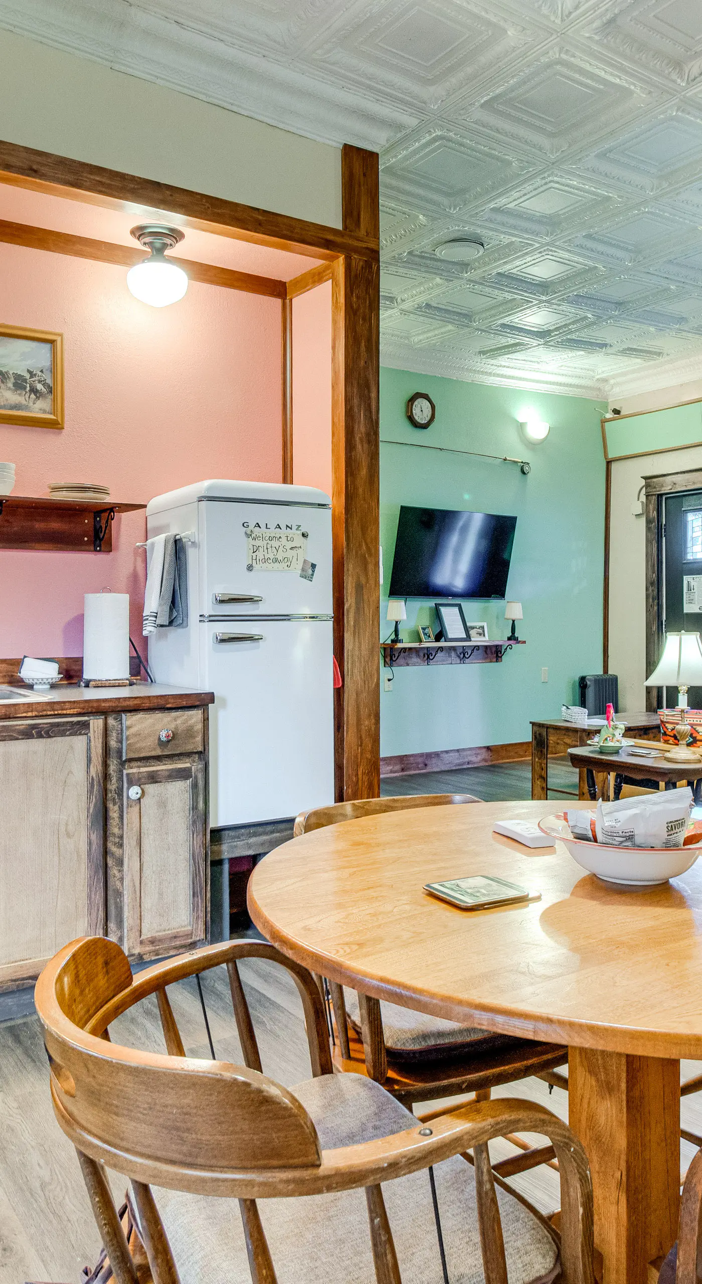Walk to White River: Cozy Studio, Driftys Hideaway
