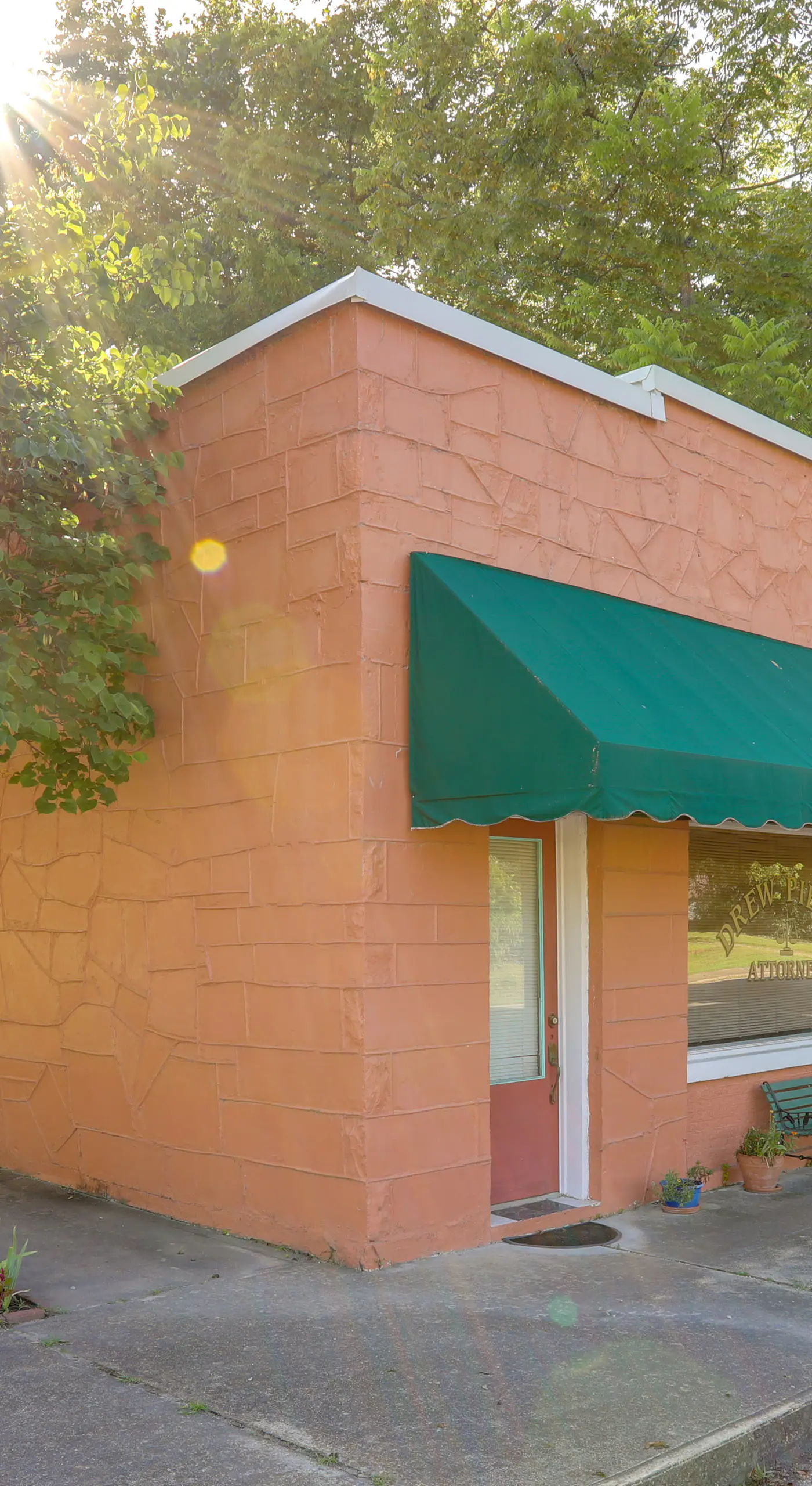 Walk to White River: Cozy Studio, Driftys Hideaway