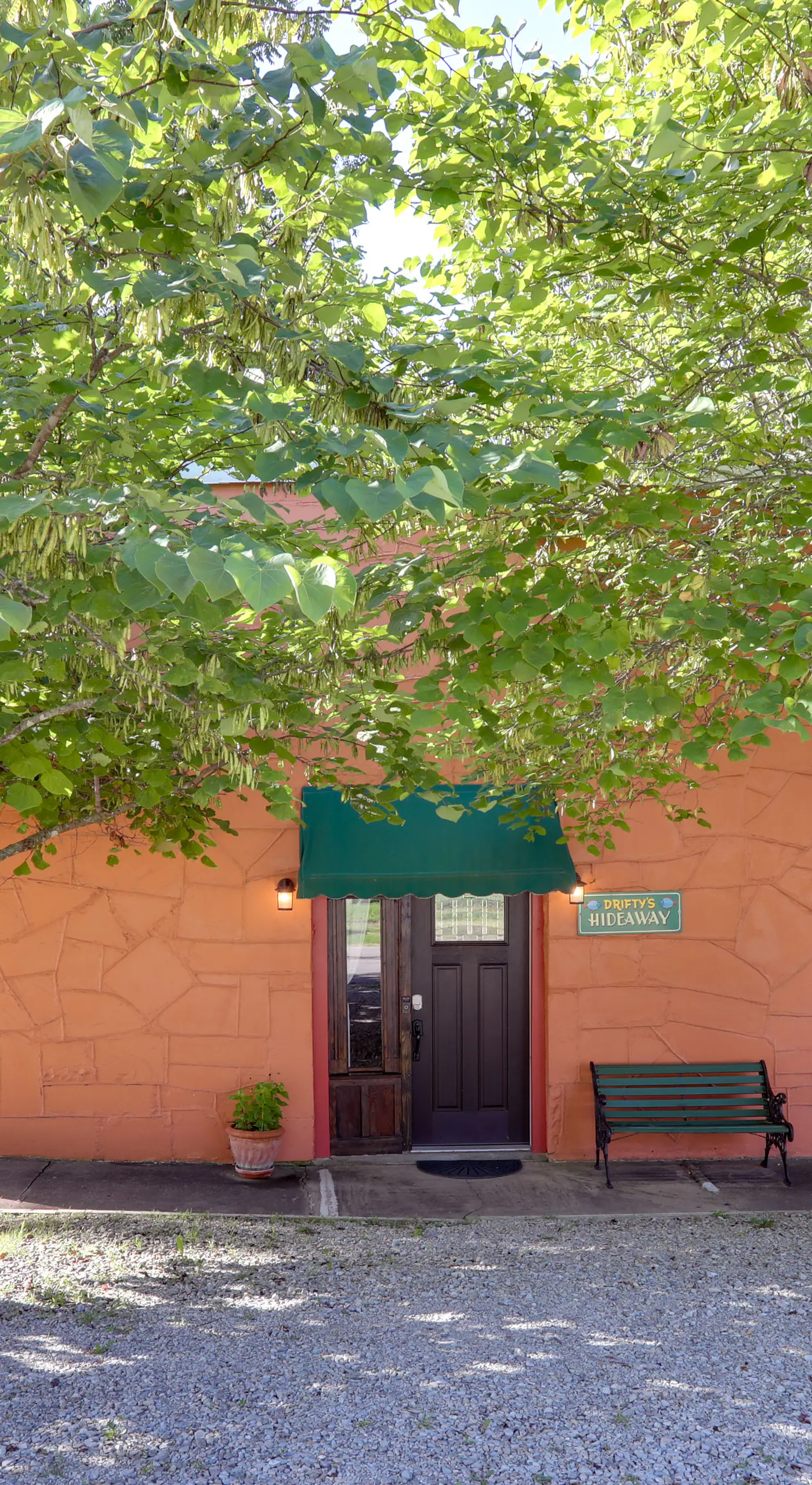 Walk to White River: Cozy Studio, Driftys Hideaway