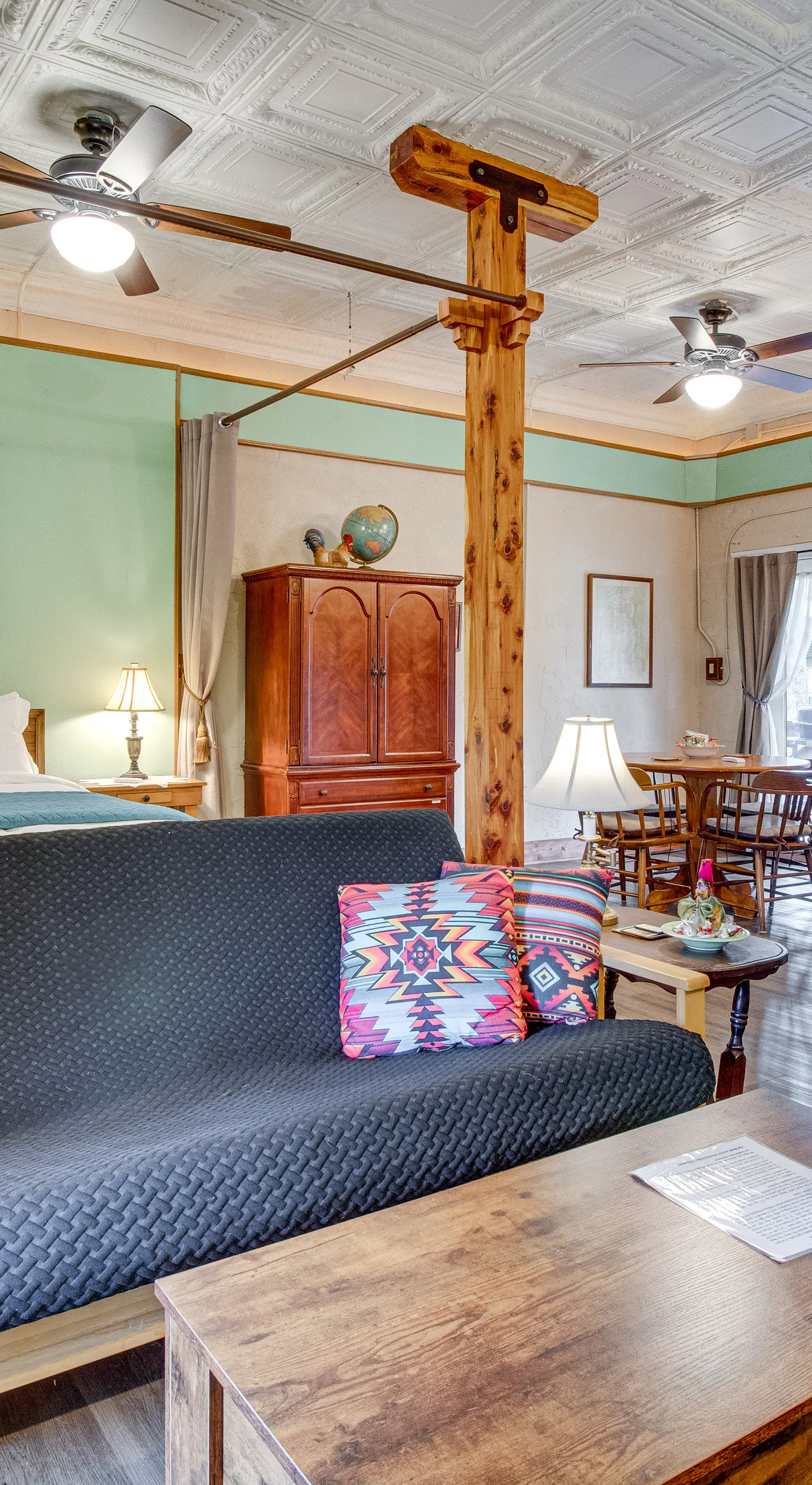 Walk to White River: Cozy Studio, Driftys Hideaway