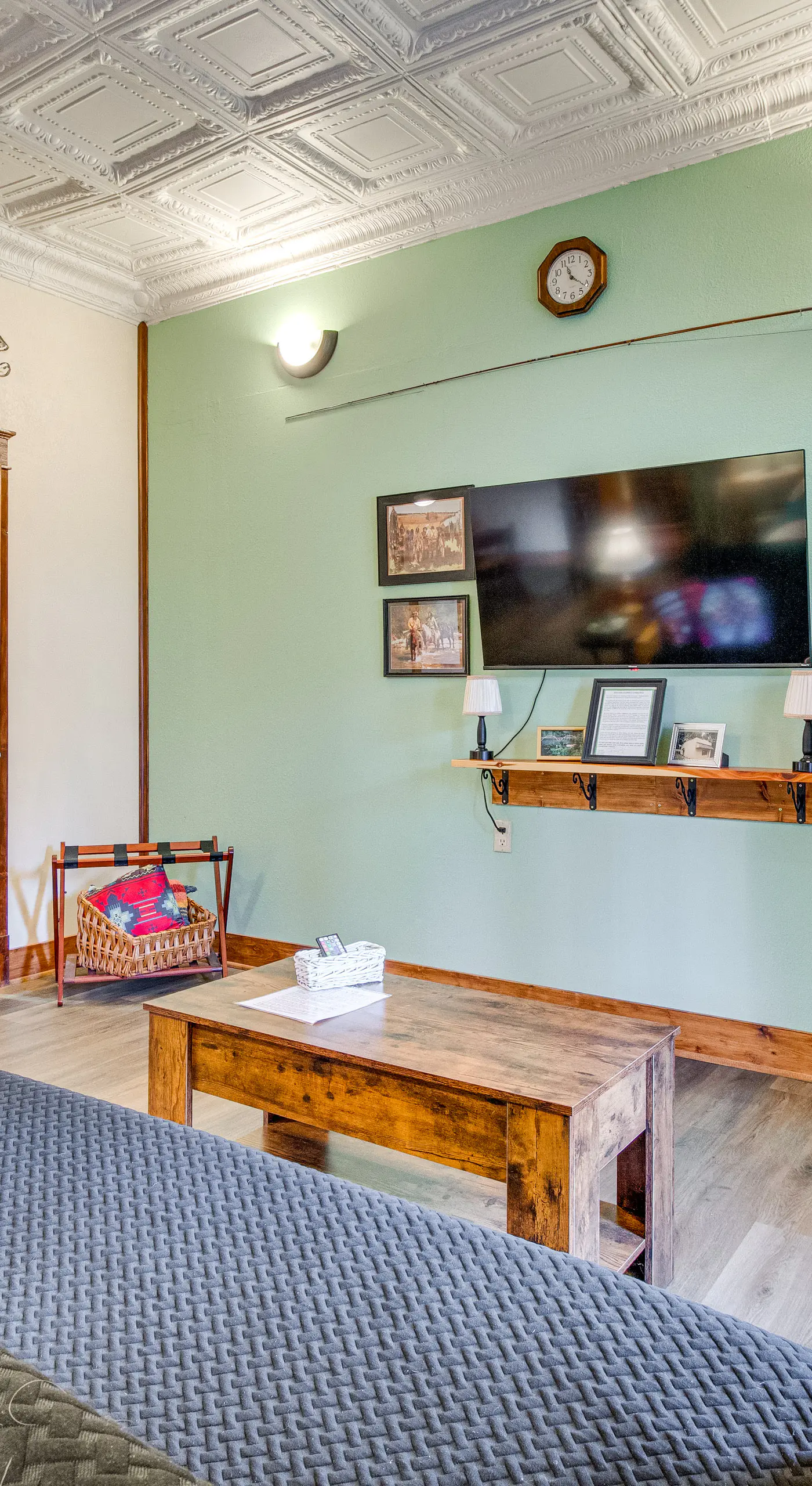 Walk to White River: Cozy Studio, Driftys Hideaway