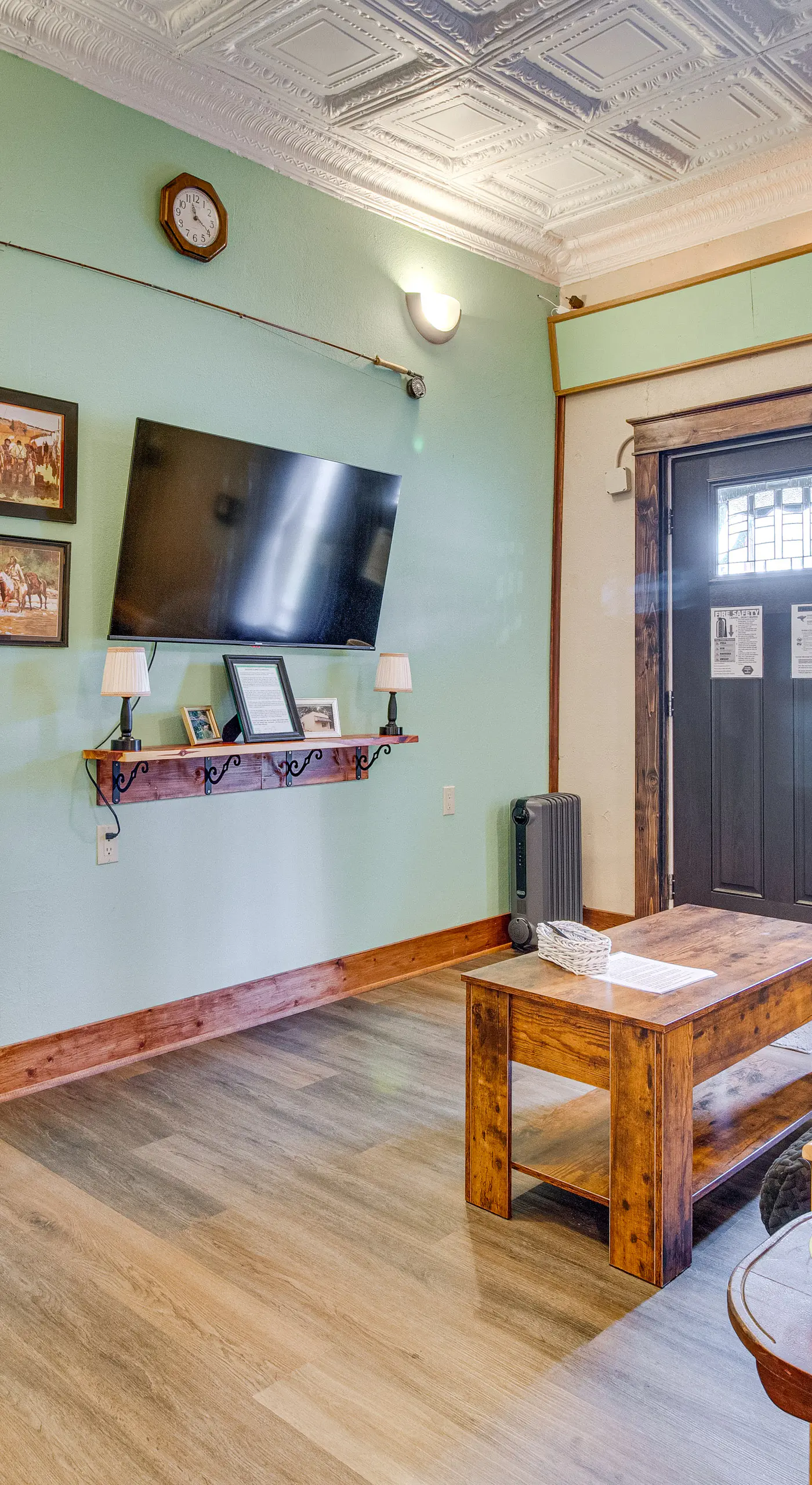 Walk to White River: Cozy Studio, Driftys Hideaway
