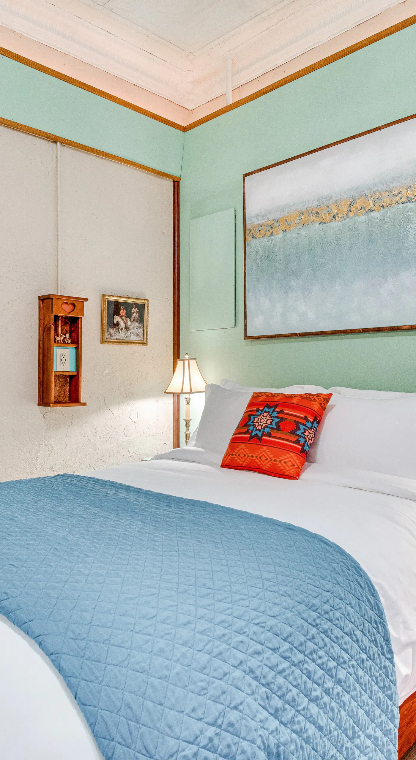Walk to White River: Cozy Studio, Driftys Hideaway
