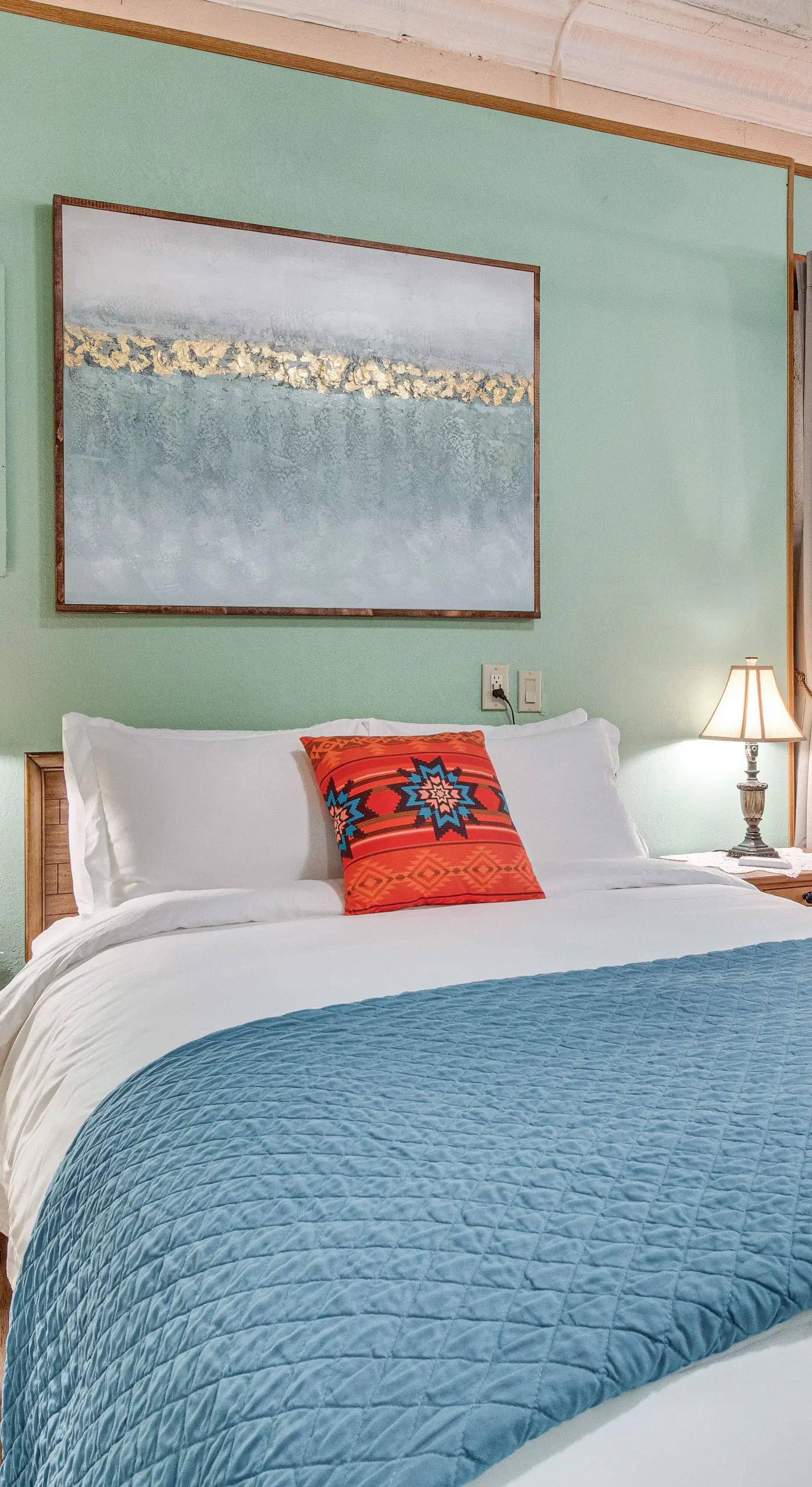 Walk to White River: Cozy Studio, Driftys Hideaway