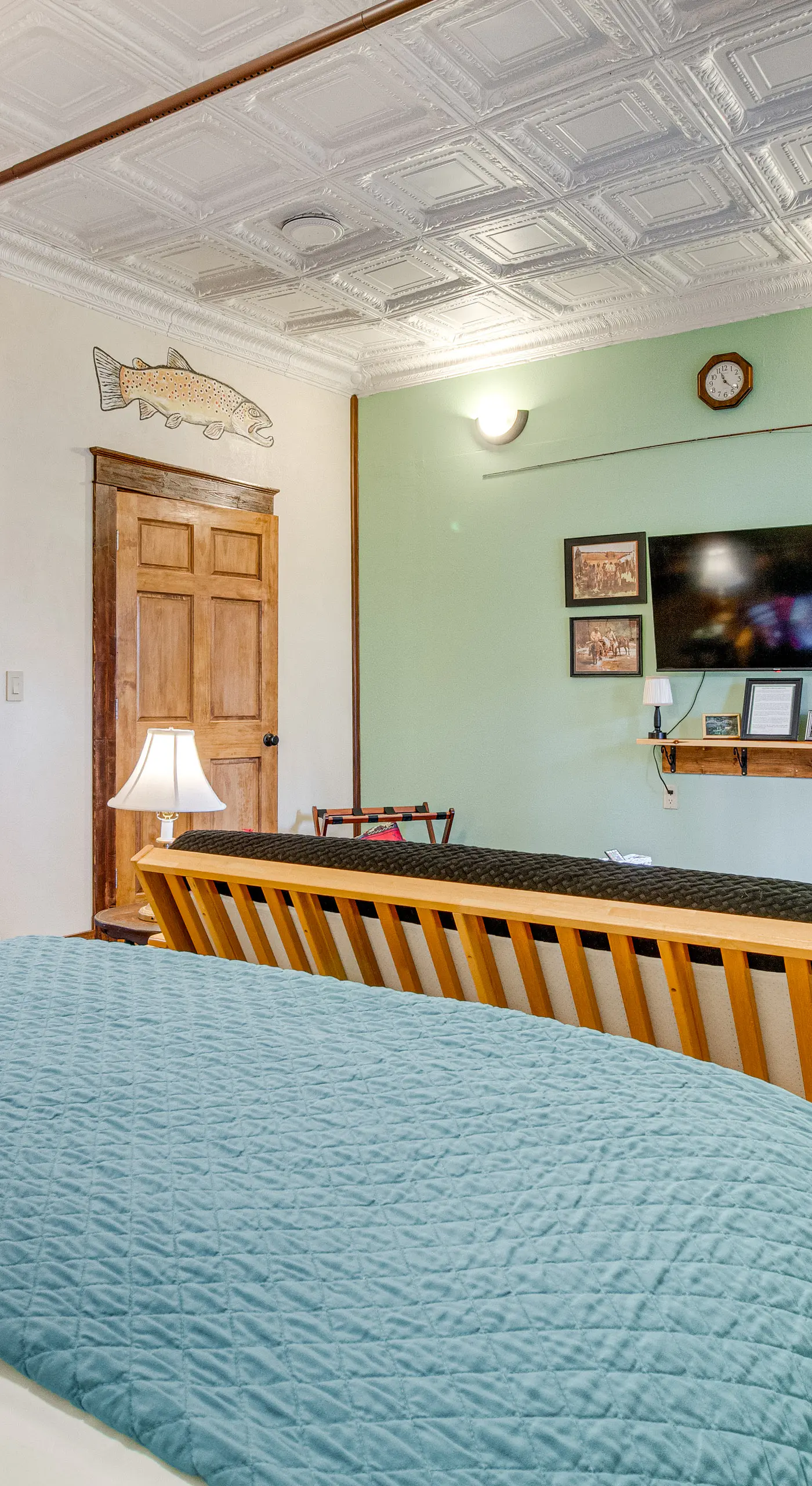 Walk to White River: Cozy Studio, Driftys Hideaway