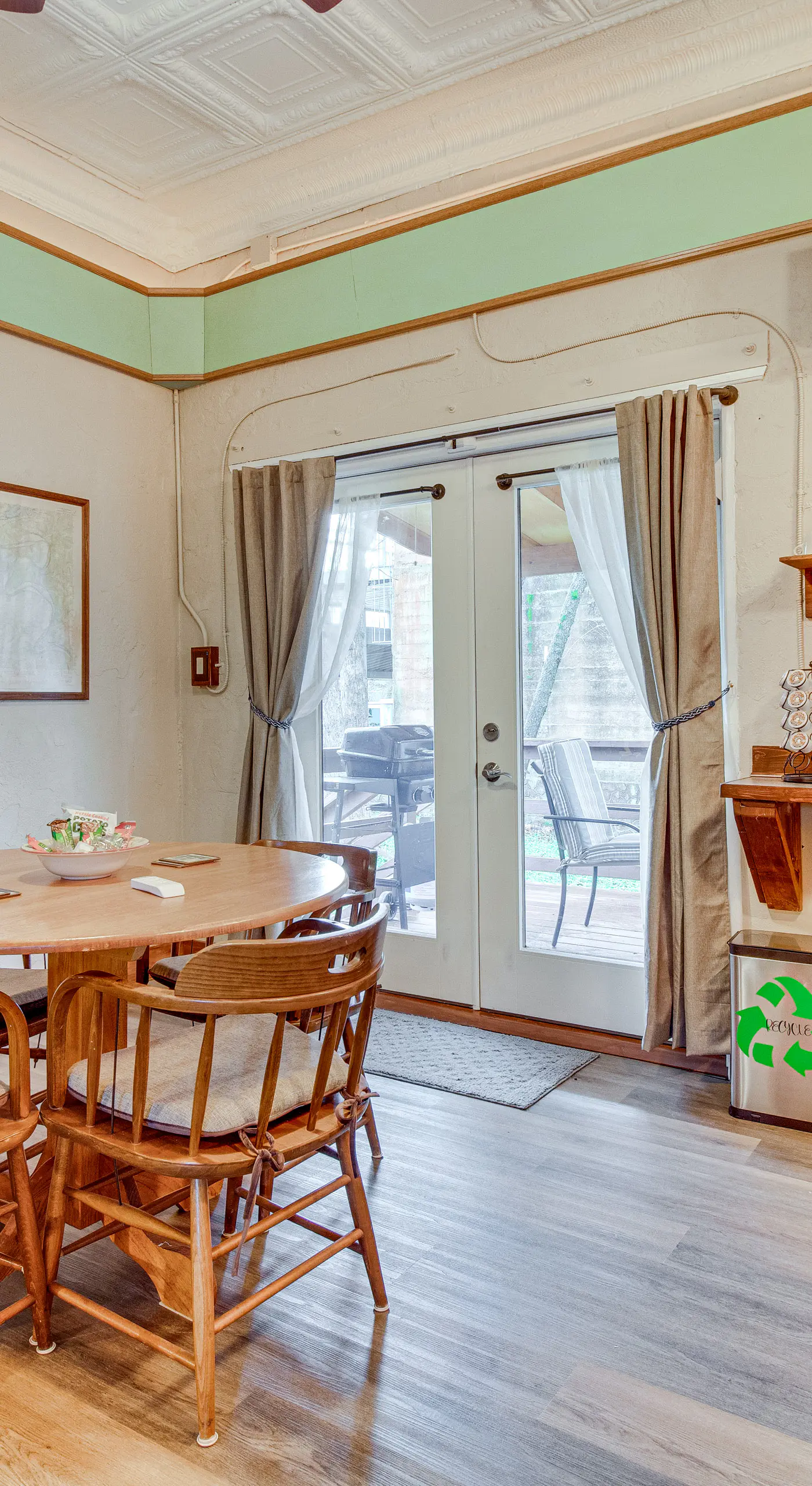 Walk to White River: Cozy Studio, Driftys Hideaway