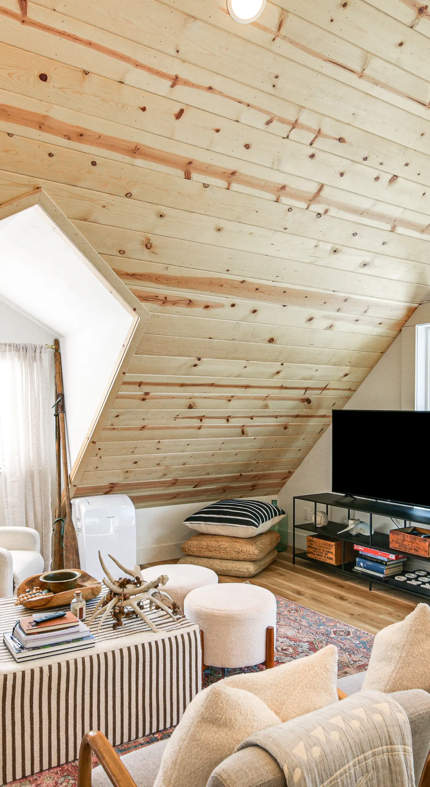 East Shore Peninsula Cabin w/ Pickleball Court