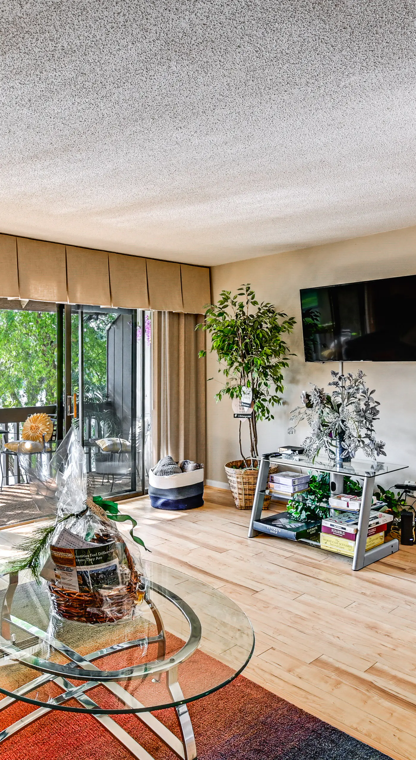 Lakeview Condo w/ Resort Pool: 2 Miles to Golf!