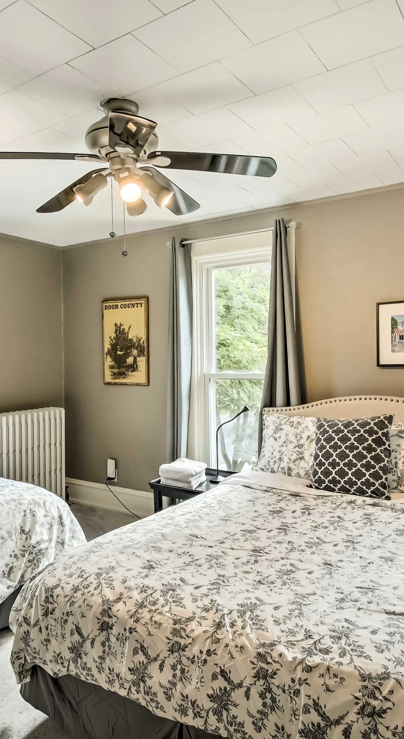 Dog-Friendly Home w/ Balcony & Yard in Surgeon Bay