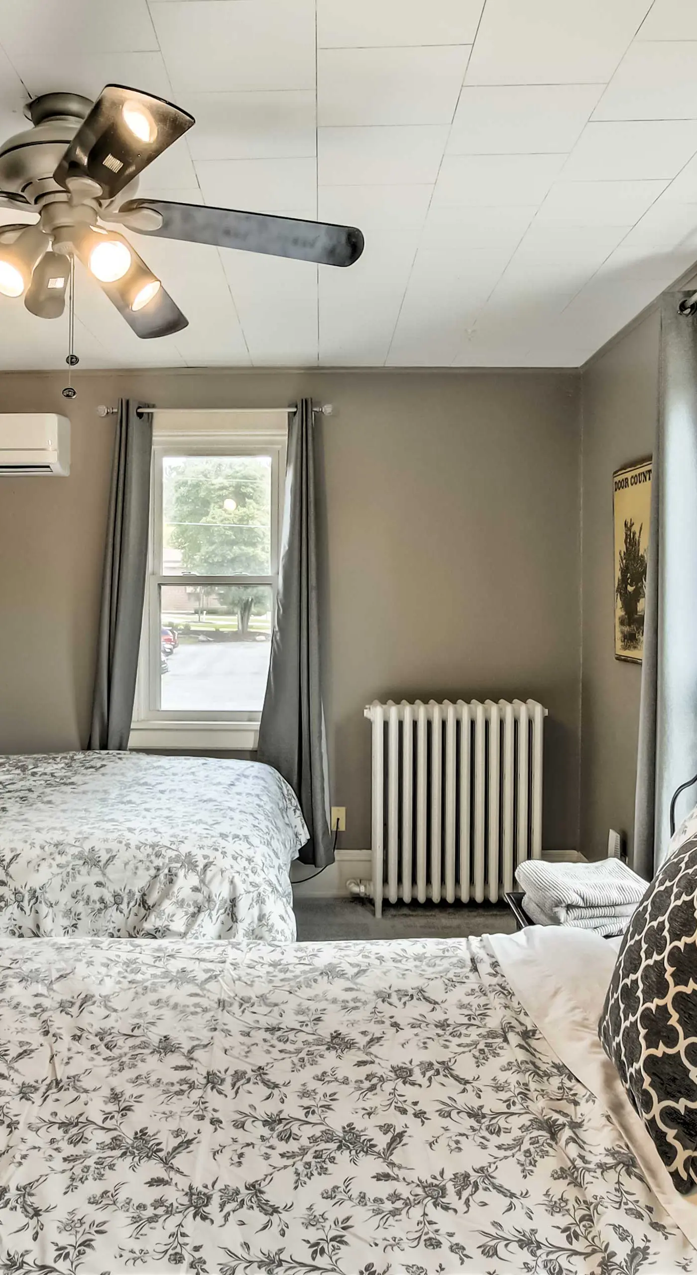 Dog-Friendly Home w/ Balcony & Yard in Surgeon Bay