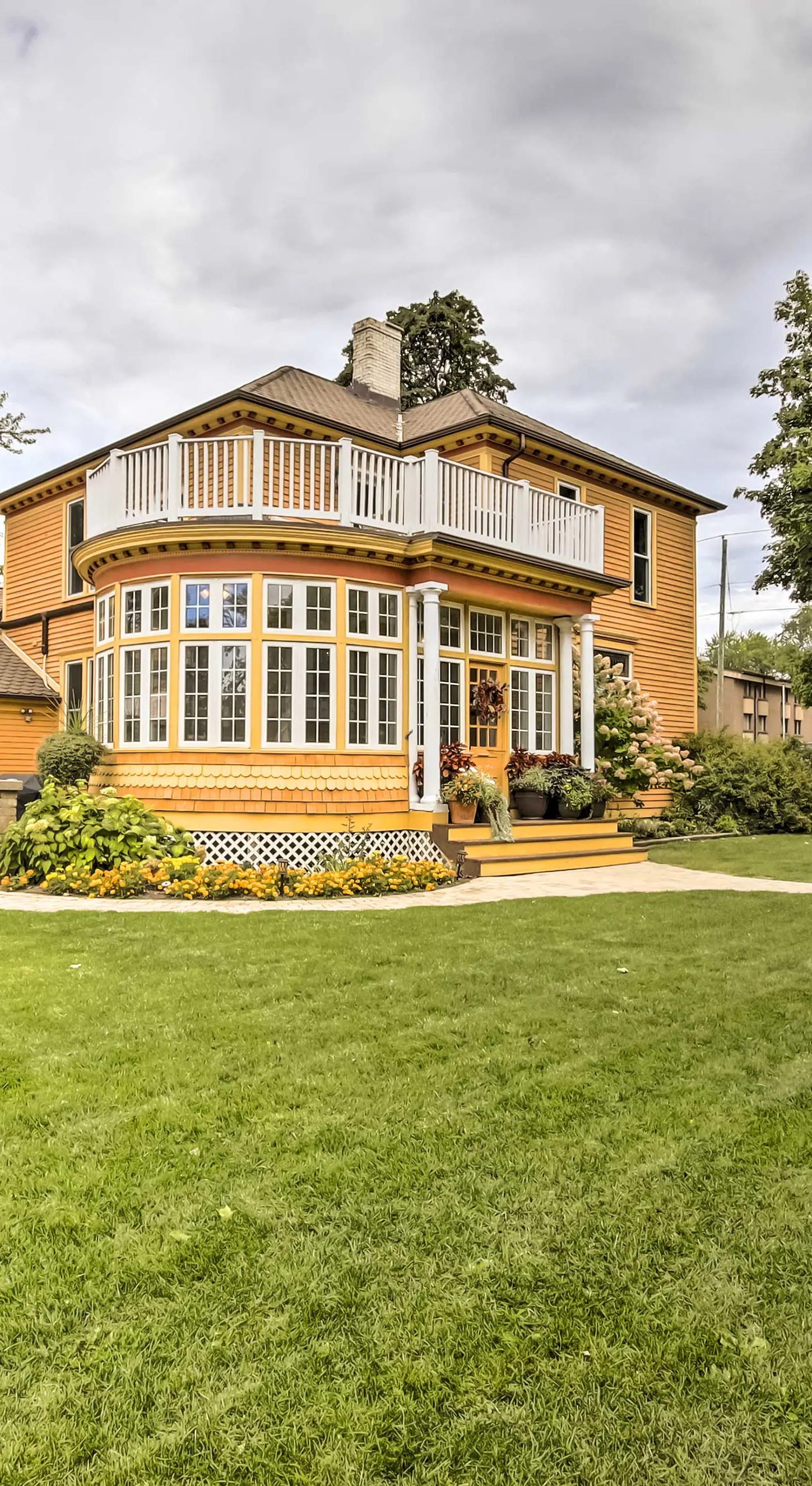 Dog-Friendly Home w/ Balcony & Yard in Surgeon Bay