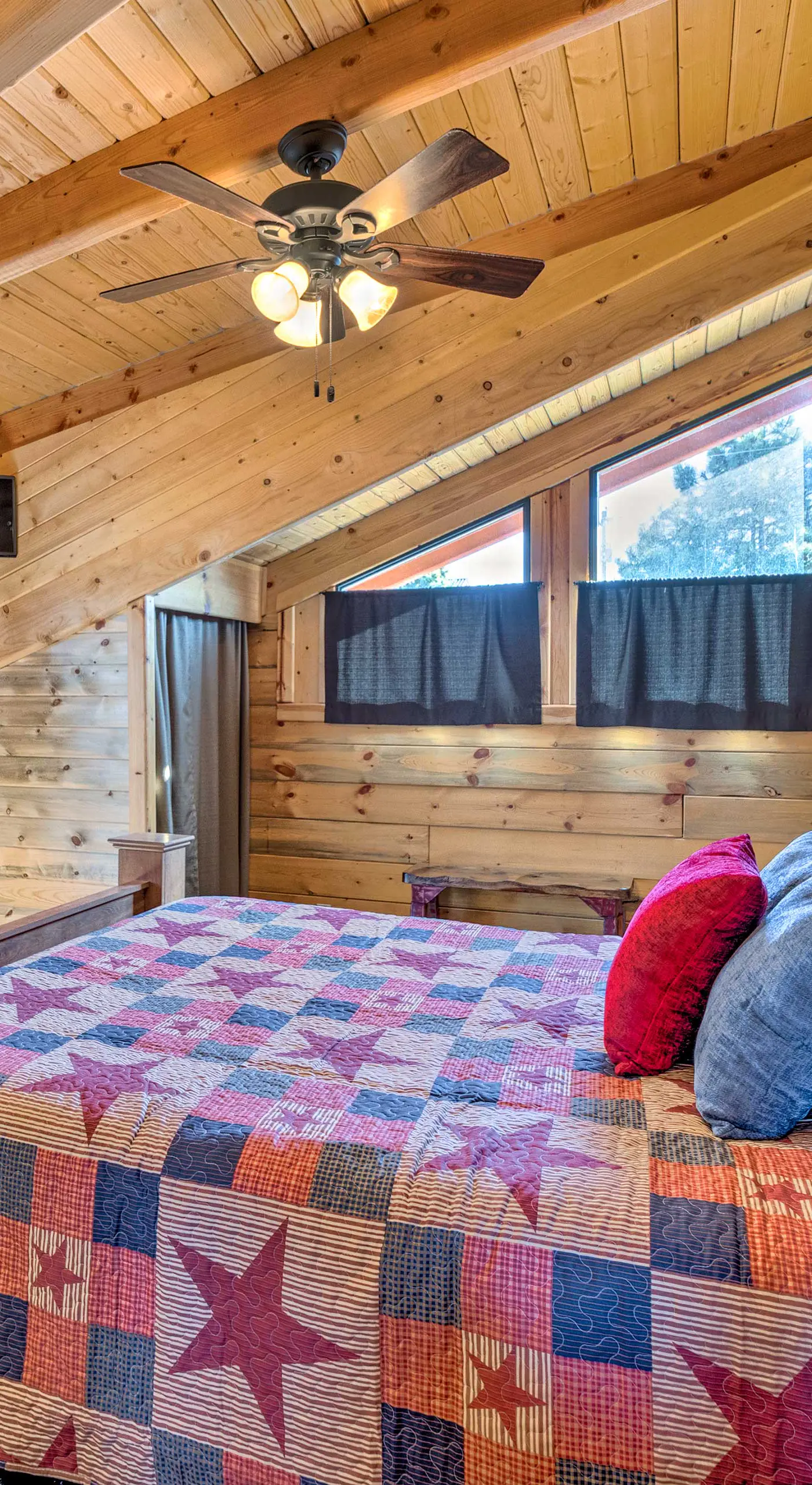 Pet-Friendly Cloudcroft Cabin: Walk to Shop, Food