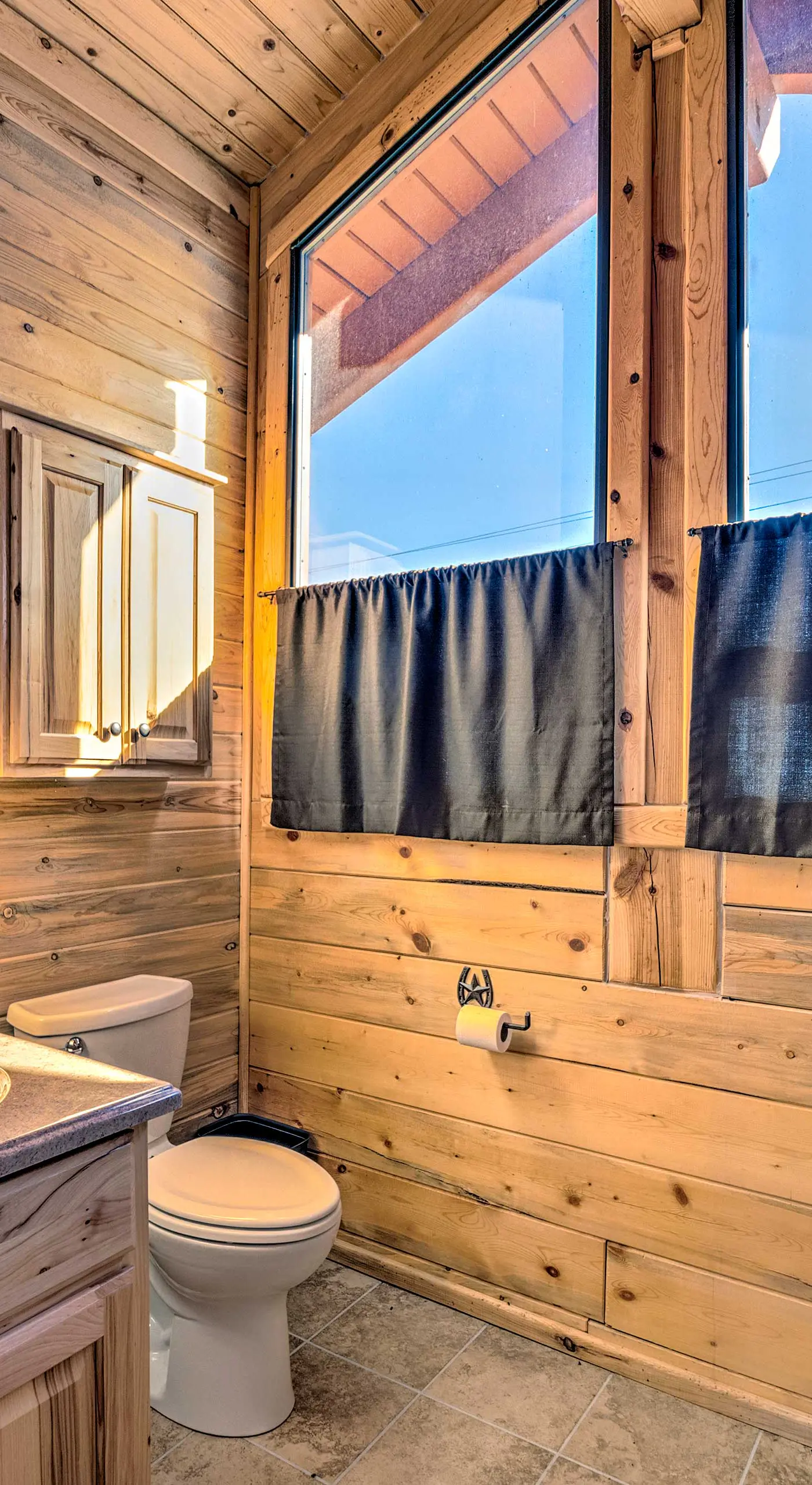 Pet-Friendly Cloudcroft Cabin: Walk to Shop, Food